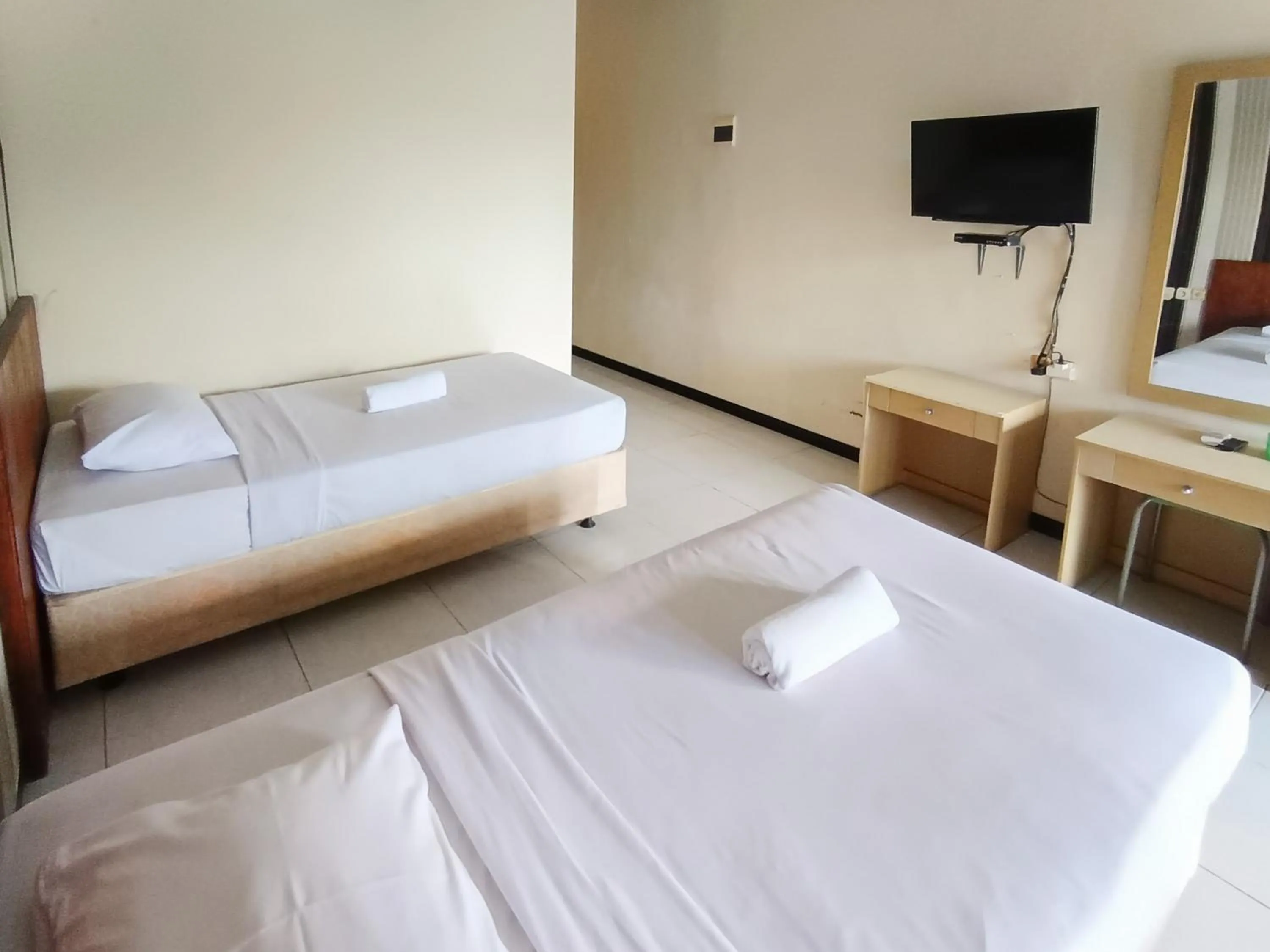 Bedroom, Bed in Gita Puri RedPartner Blitar