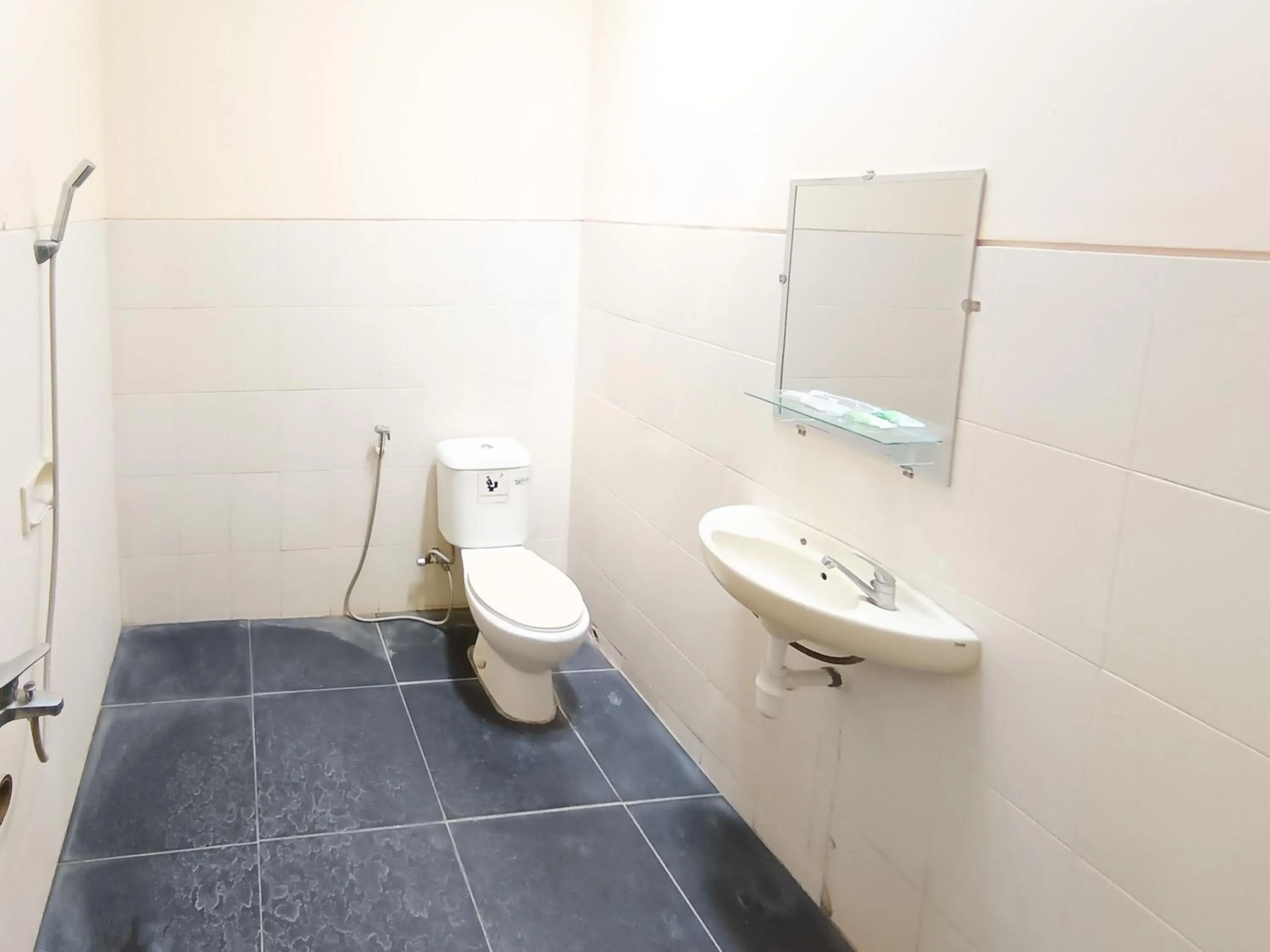 Bathroom in Gita Puri RedPartner Blitar