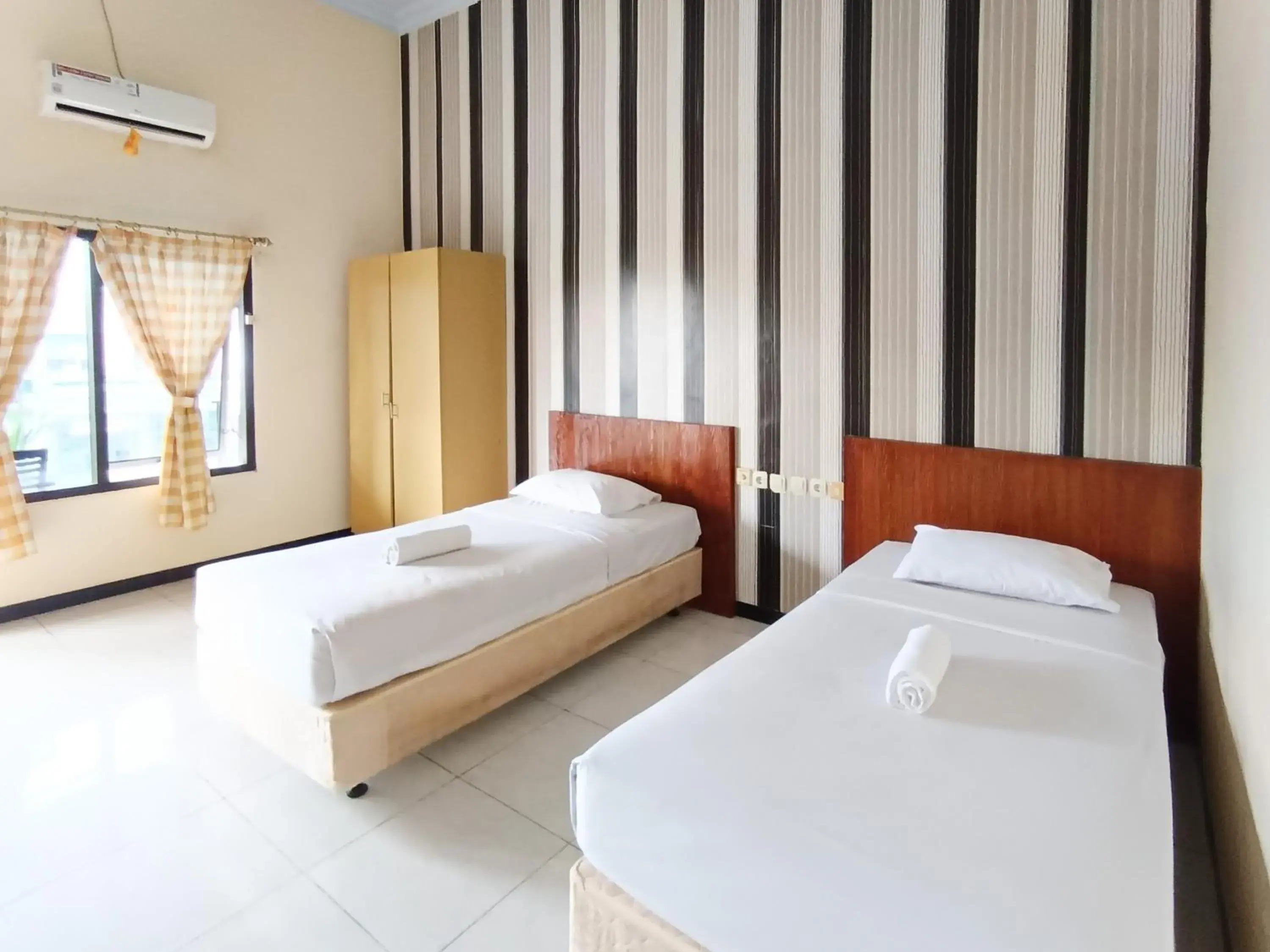 Bedroom, Bed in Gita Puri RedPartner Blitar Bedroom, Bed in Gita Puri RedPartner Blitar
