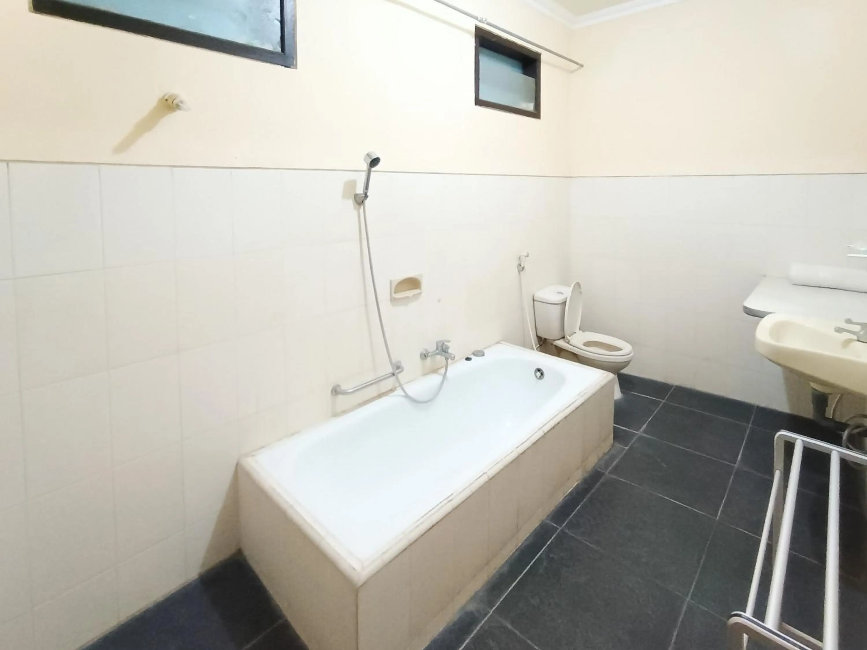 Bathroom in Gita Puri RedPartner Blitar