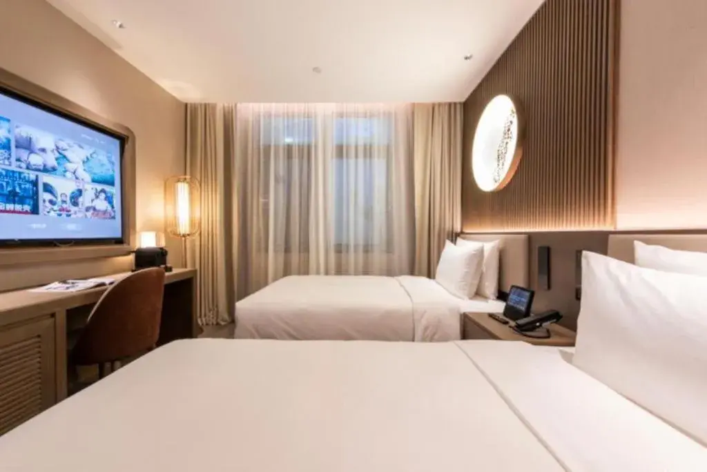 Bed in Orange crystal Shanghai Lujiazui Expo Center Bed in Orange crystal Shanghai Lujiazui Expo Center