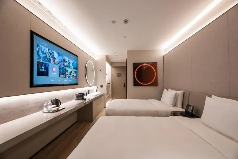 Bedroom, Bed in Orange crystal Shanghai Lujiazui Expo Center