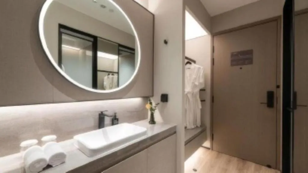 towels in Orange crystal Shanghai Lujiazui Expo Center