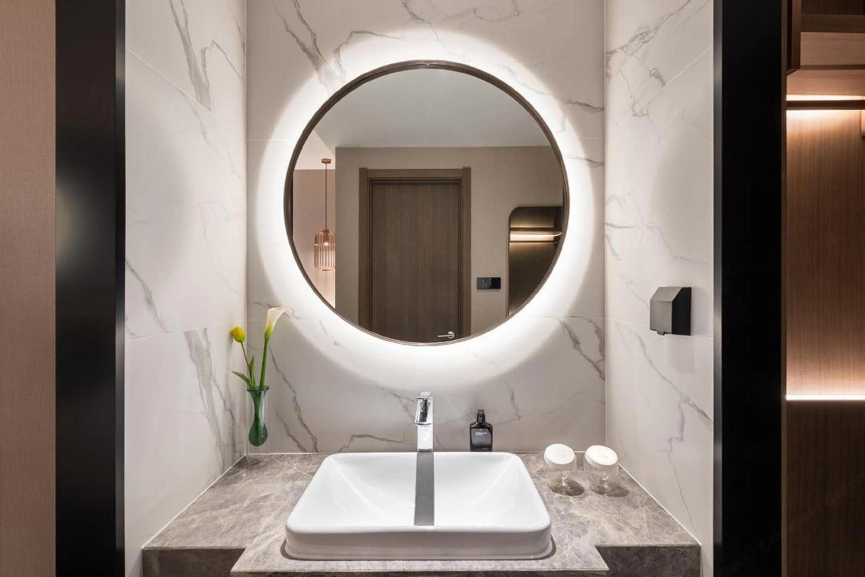 Toilet in Orange crystal Shanghai Lujiazui Expo Center