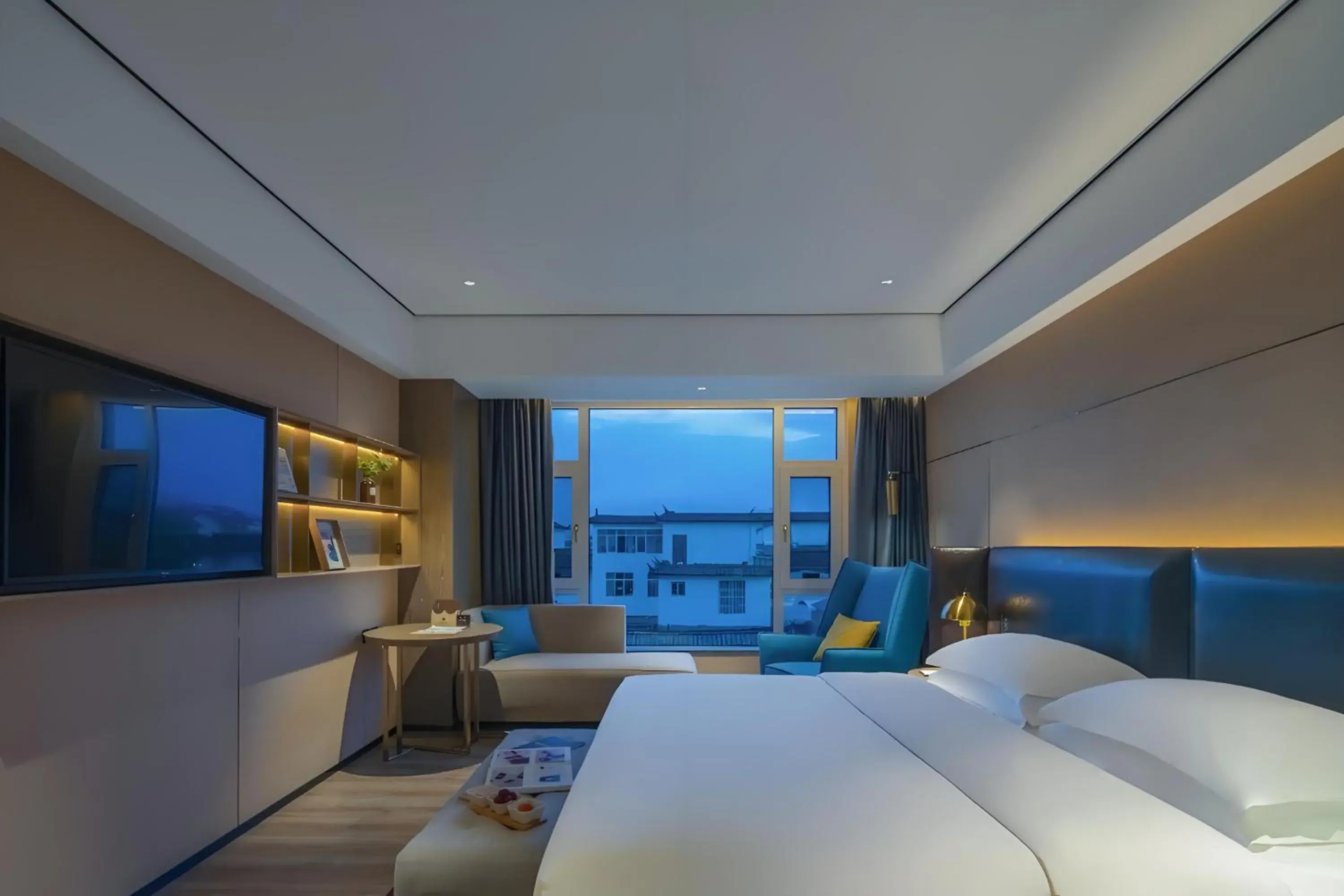 Deluxe Queen Room in Lijiang Old Town Echarm Plus Hotel Deluxe Queen Room in Lijiang Old Town Echarm Plus Hotel