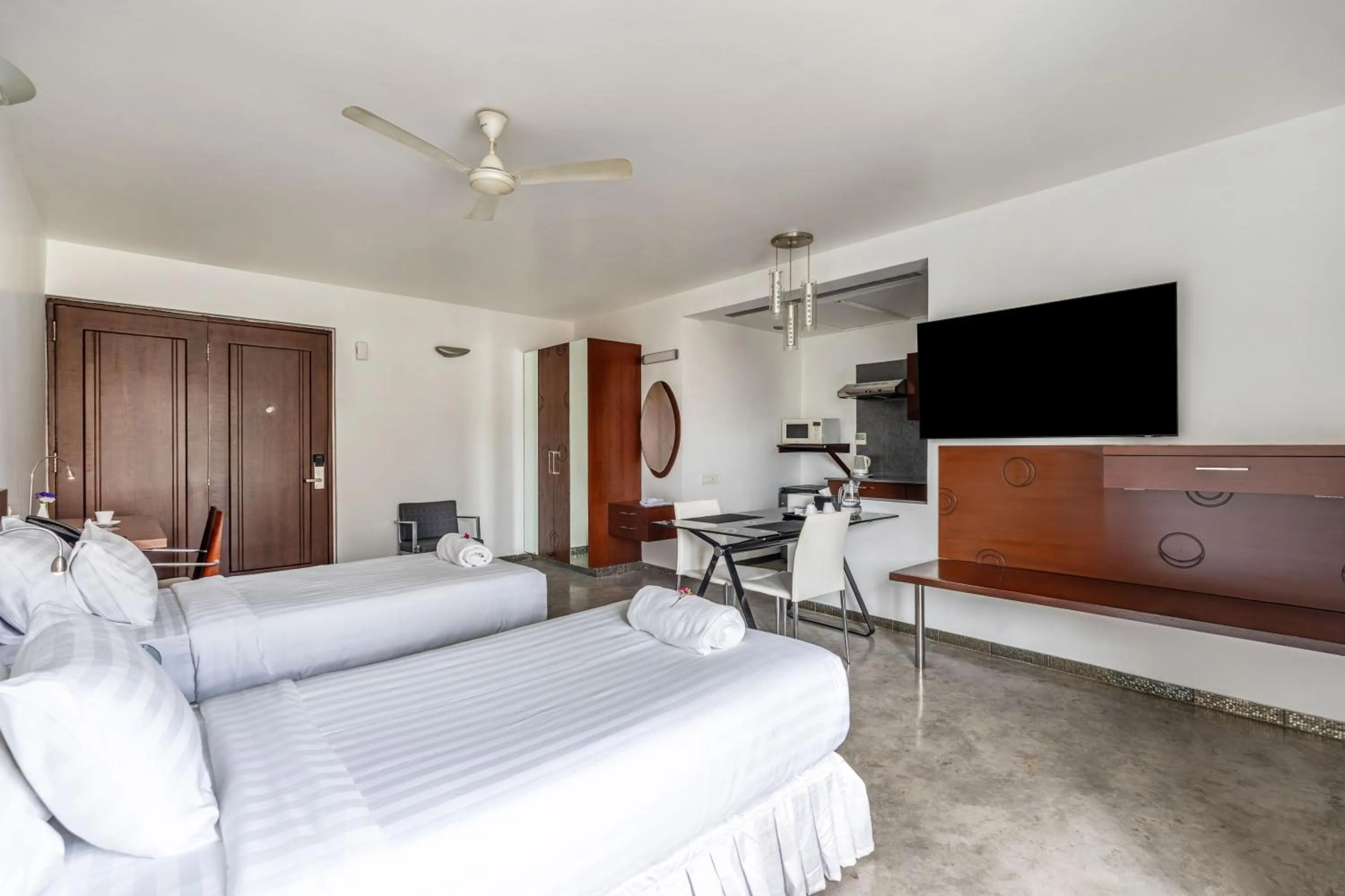 TV and multimedia, Bed in The Pentouz - A Boutique Hotel