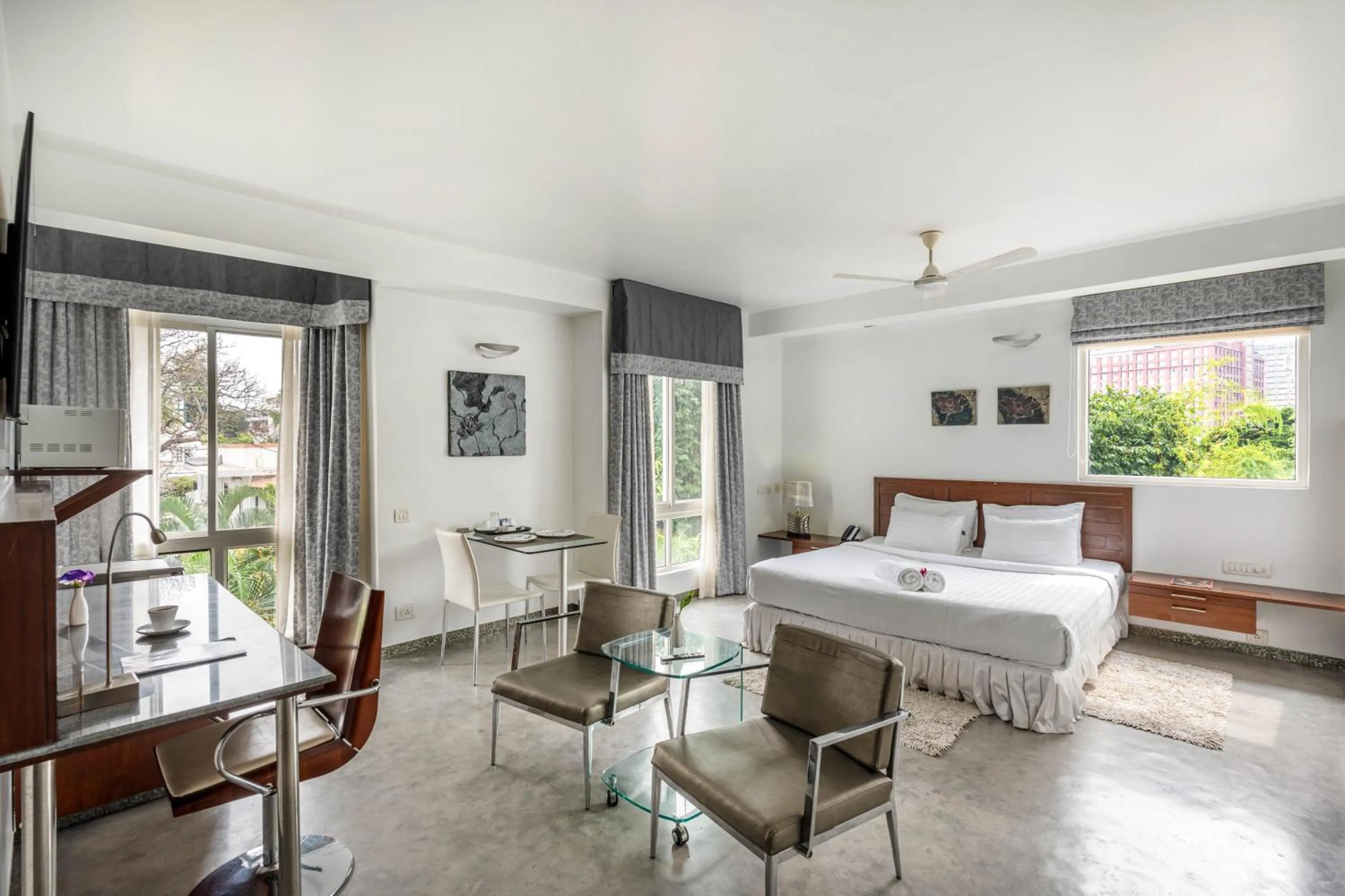 Seating area, Bed in The Pentouz - A Boutique Hotel