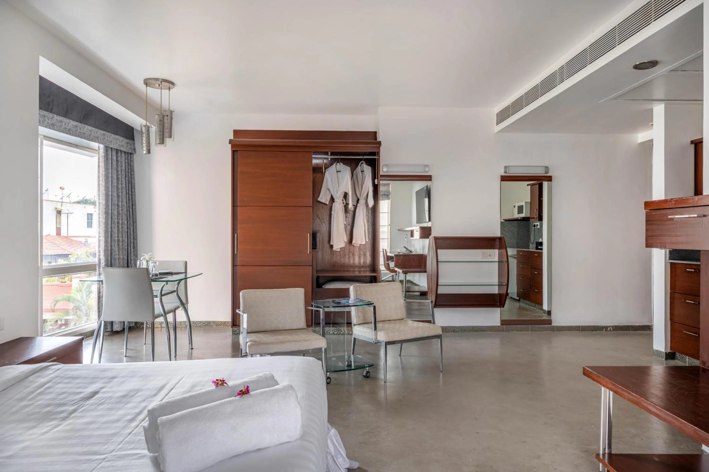Seating area, Bed in The Pentouz - A Boutique Hotel