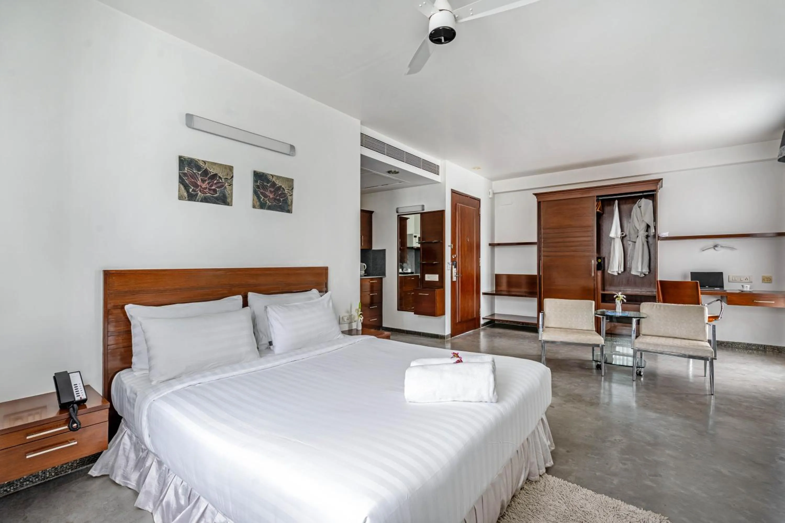 Photo of the whole room, Bed in The Pentouz - A Boutique Hotel