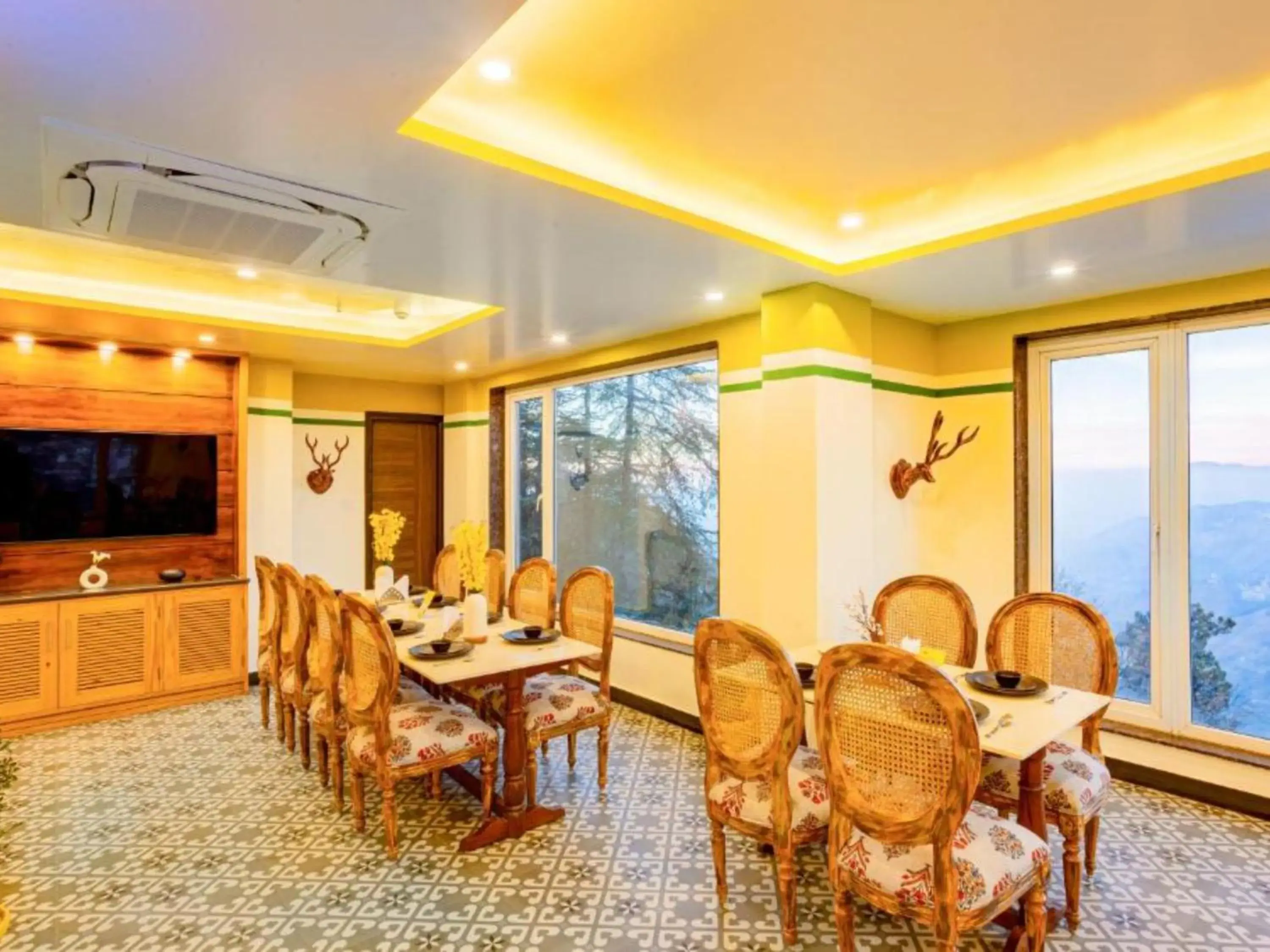 Restaurant/places to eat in The Hosteller Shimla, Valley View Restaurant/places to eat in The Hosteller Shimla, Valley View