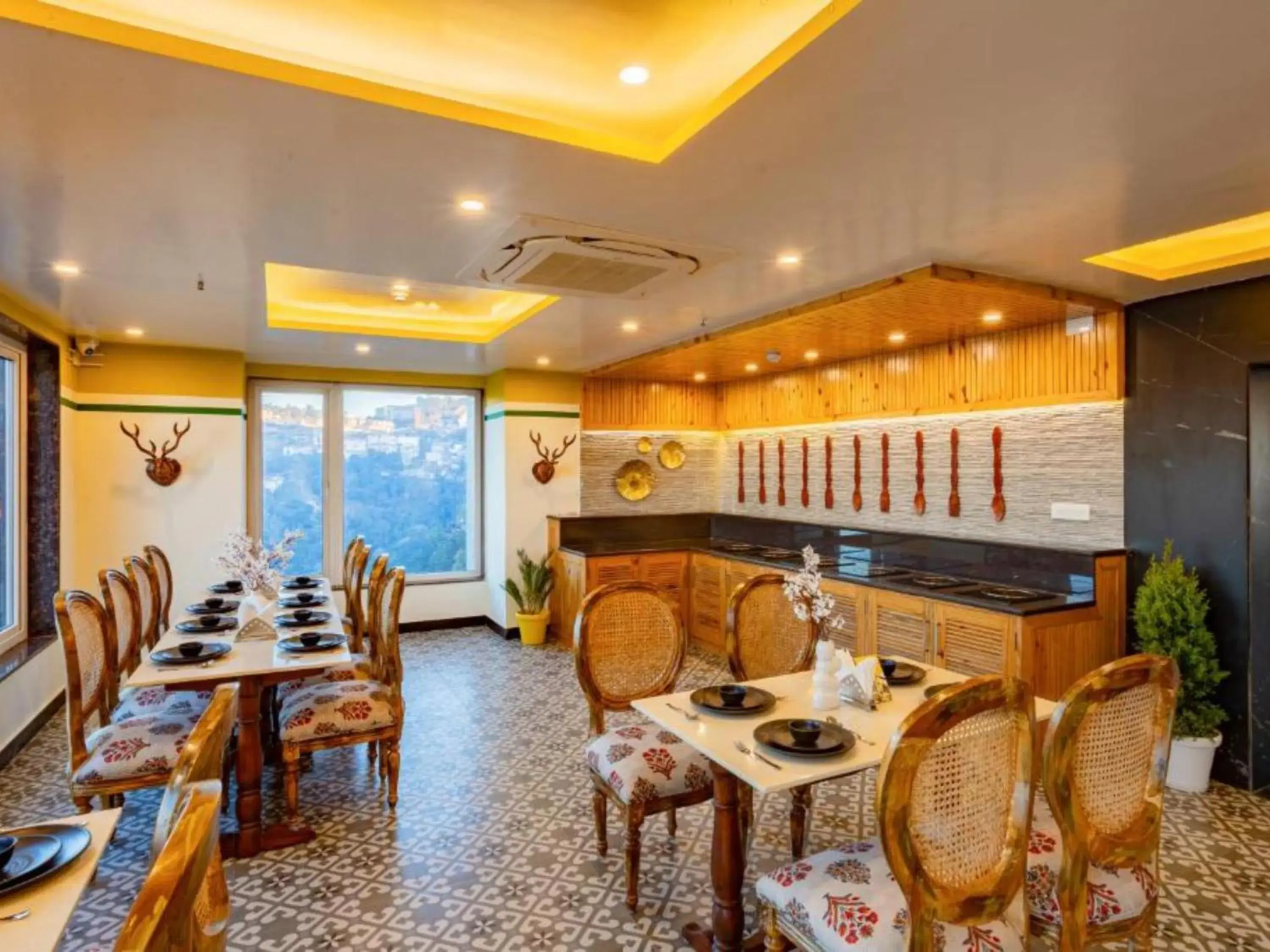 Restaurant/places to eat in The Hosteller Shimla, Valley View Restaurant/places to eat in The Hosteller Shimla, Valley View
