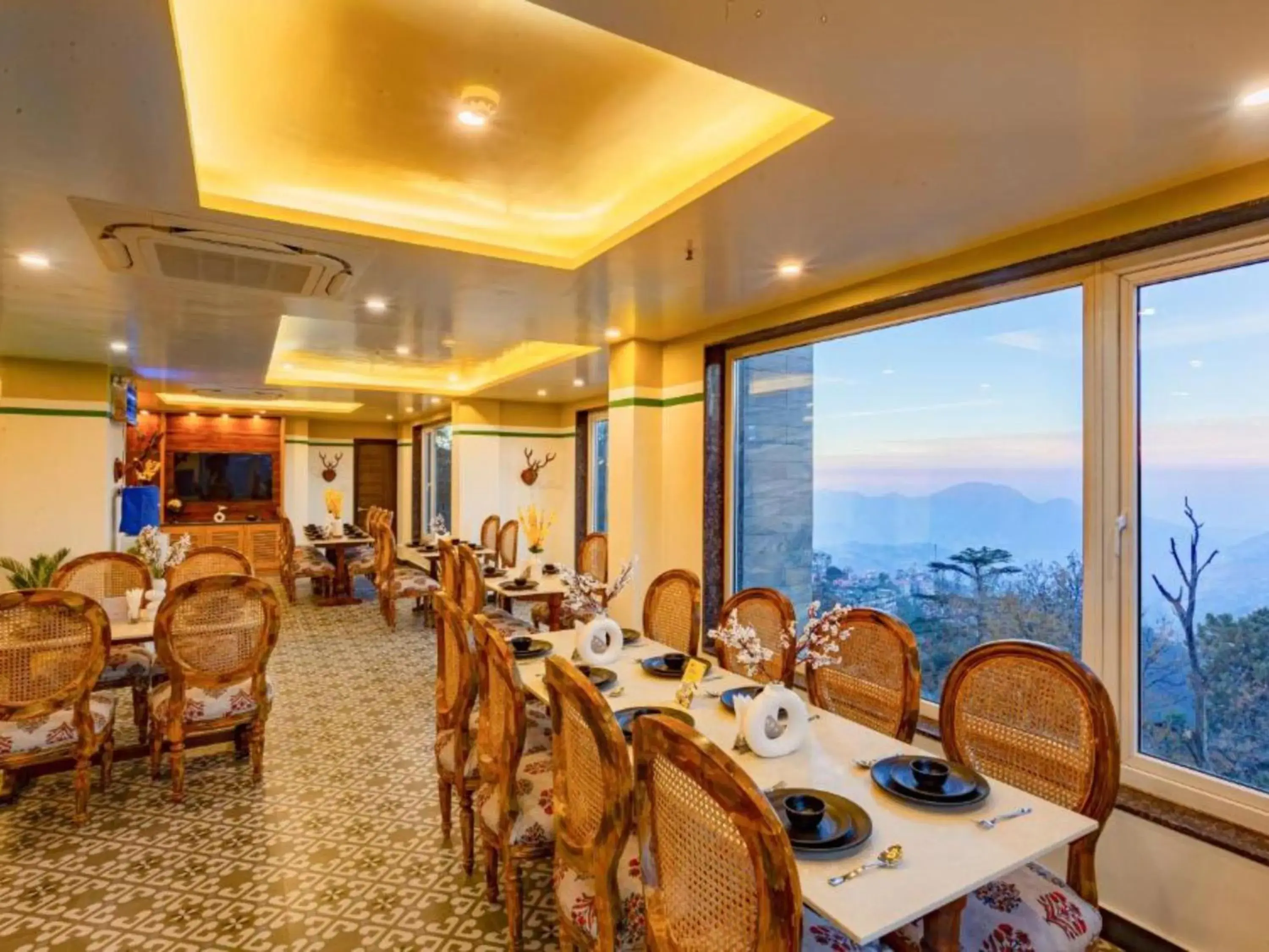 Restaurant/places to eat in The Hosteller Shimla, Valley View Restaurant/places to eat in The Hosteller Shimla, Valley View