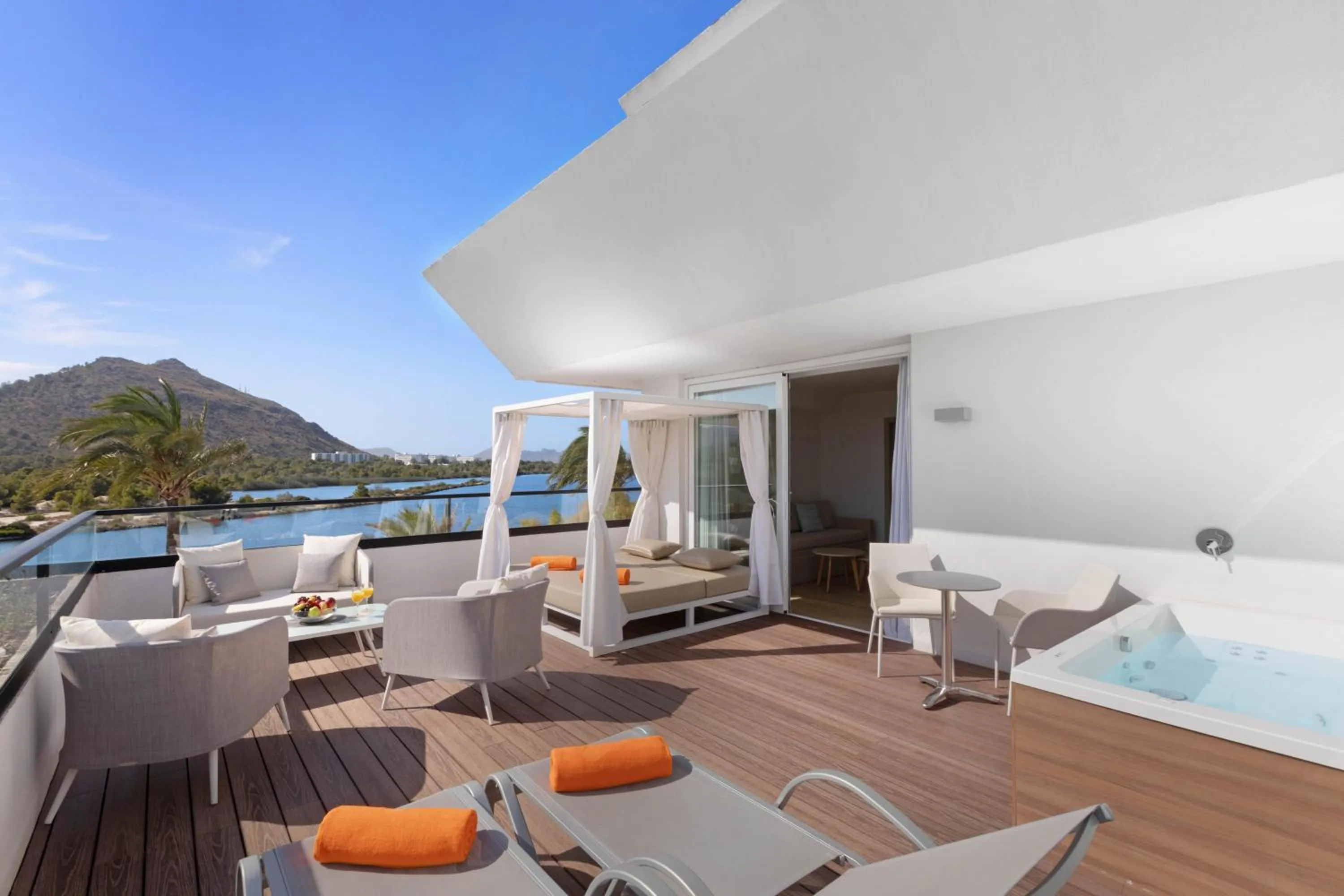 Hot Tub in VIVA Eden Lago