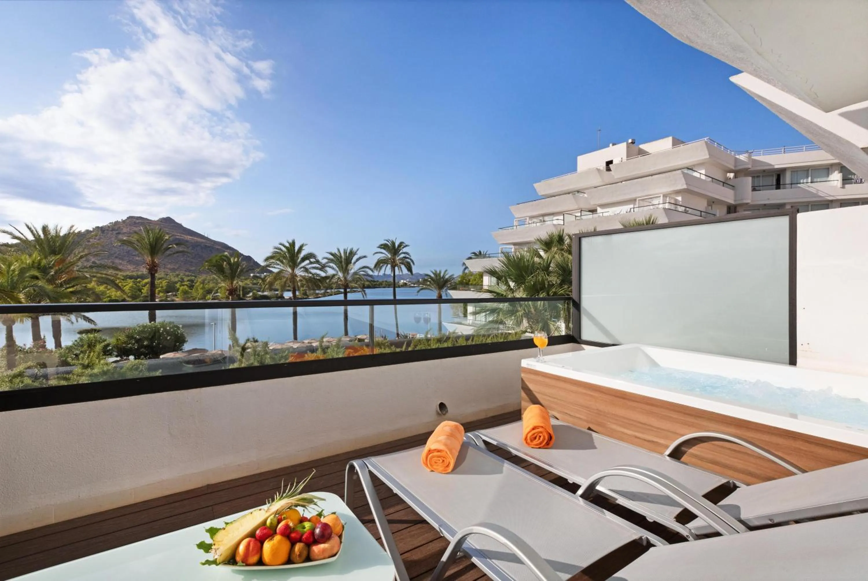 Hot Tub in VIVA Eden Lago