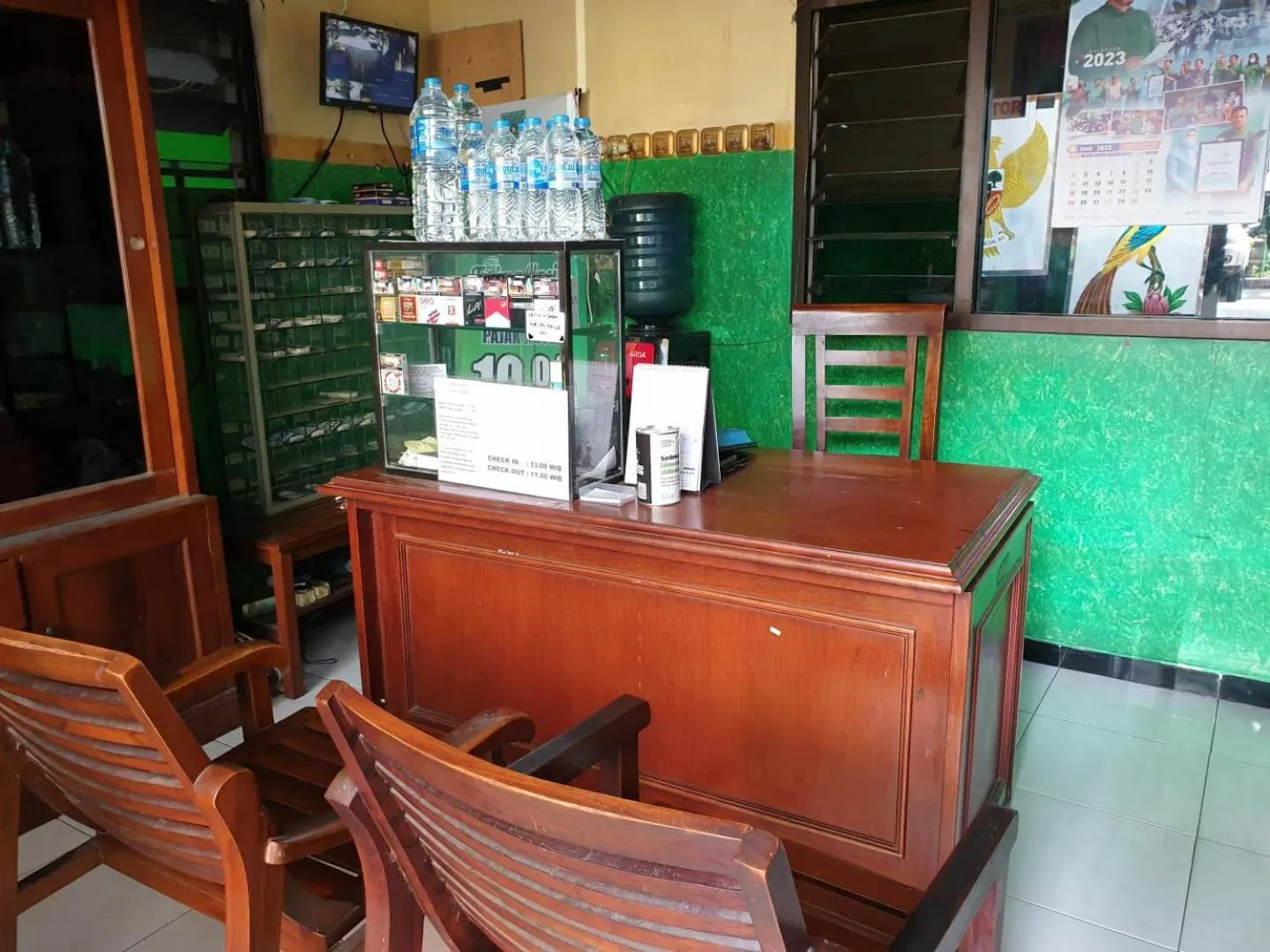 Lobby or reception in Hotel O Houstel Darma Syariah