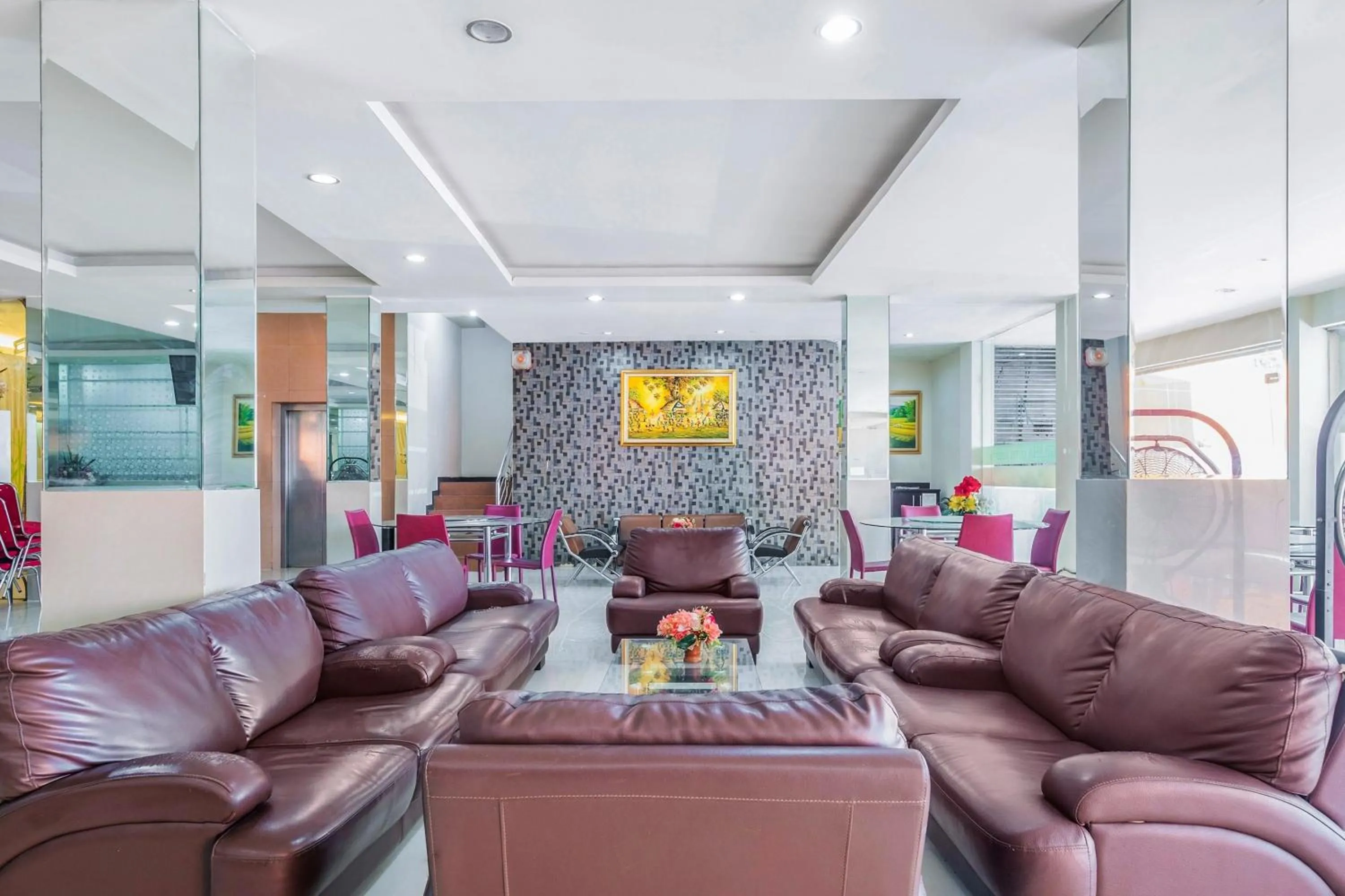 Lobby or reception in Hotel O Marina Andalas