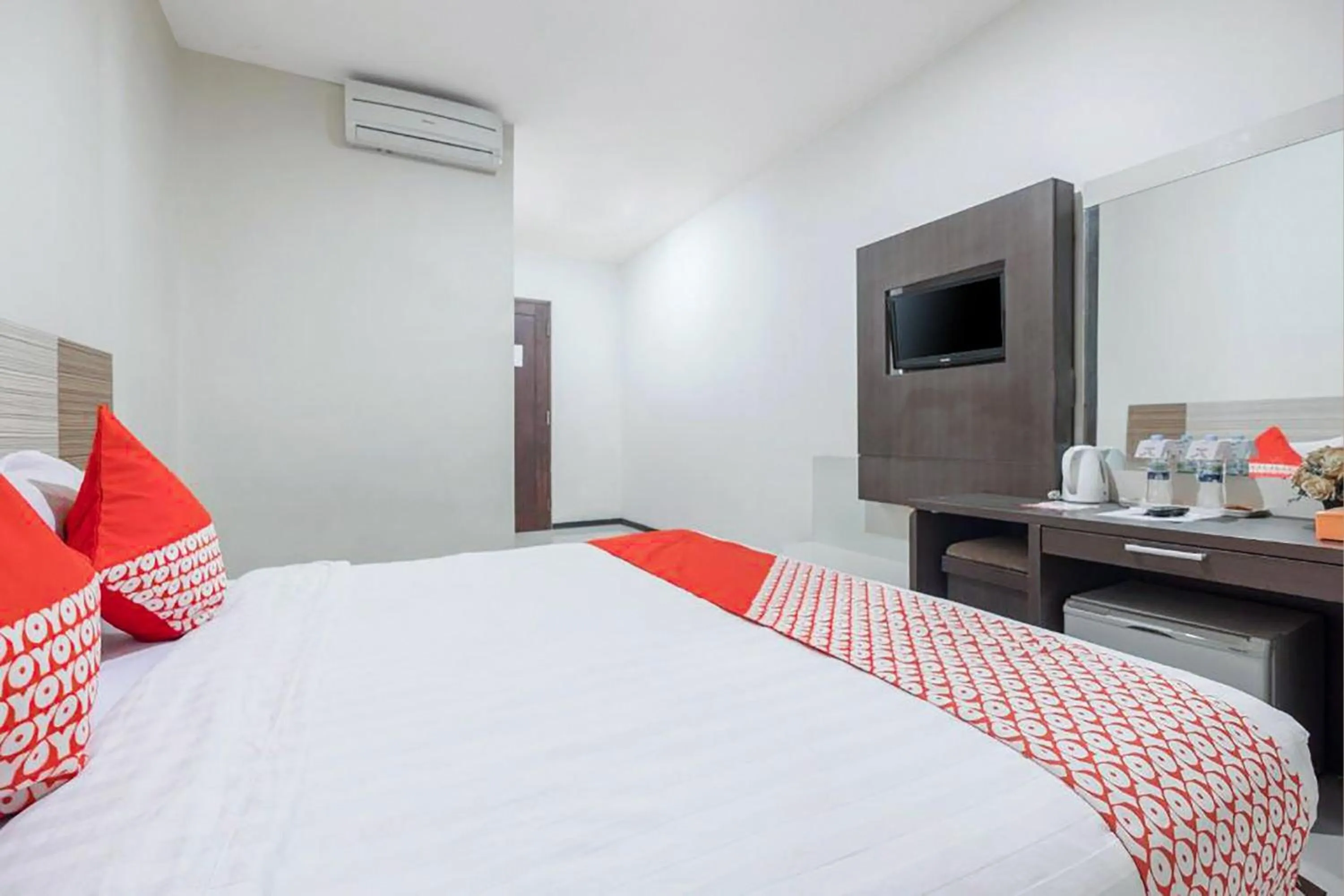 Bedroom, Bed in Hotel O Marina Andalas