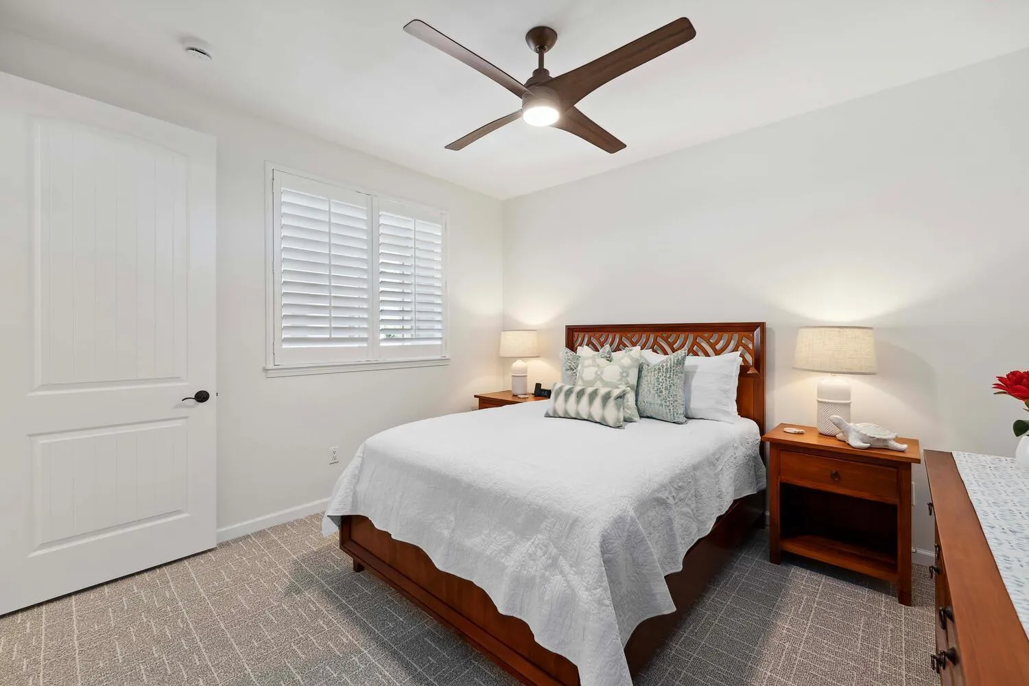 Bed in Waikoloa Beach Villas F32