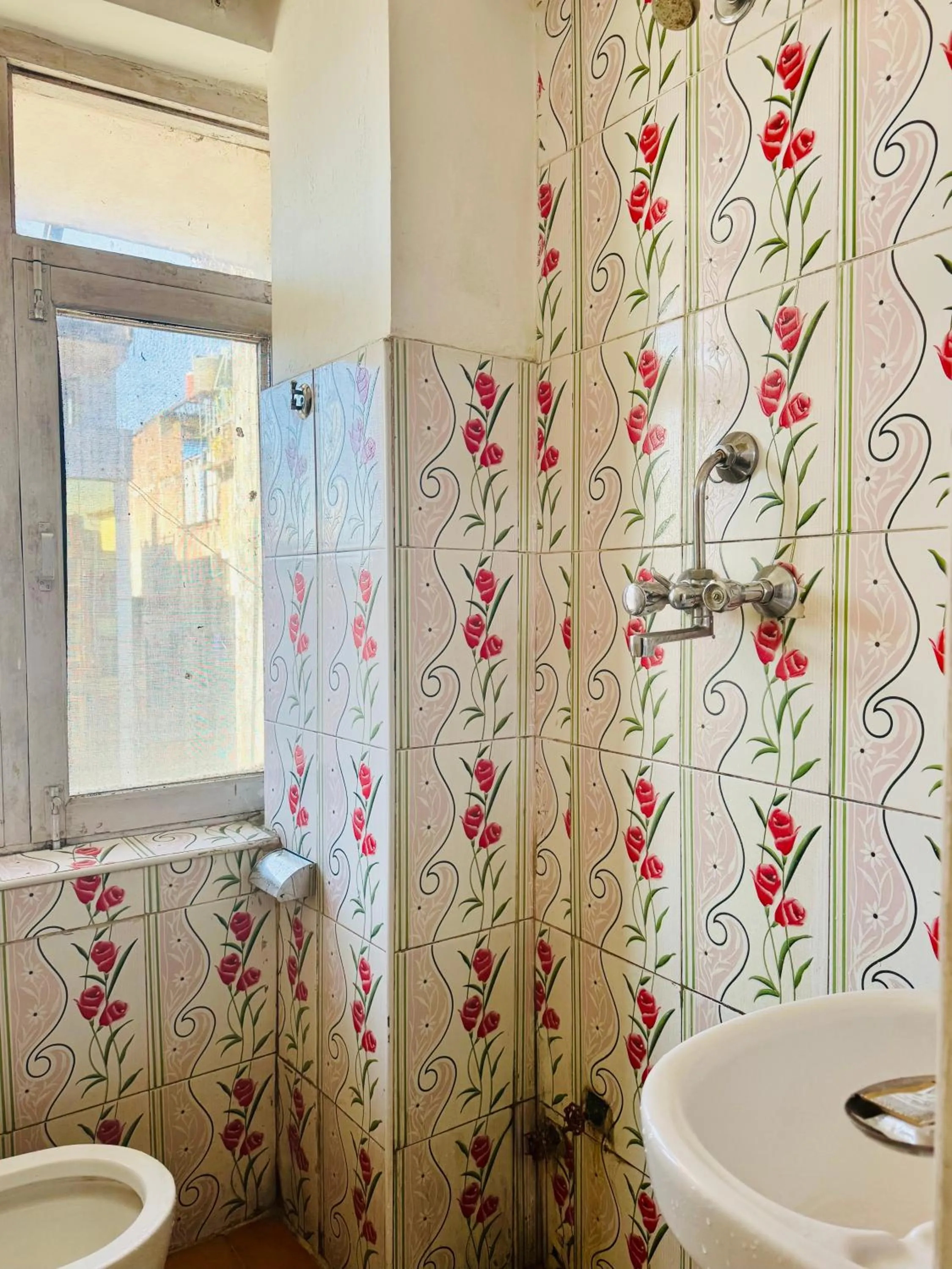 Shower in Om Mandakini Hotel