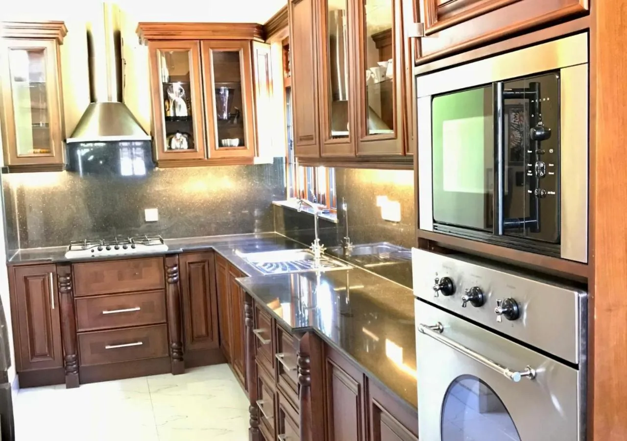 Kitchen or kitchenette in Ama Villa Negombo