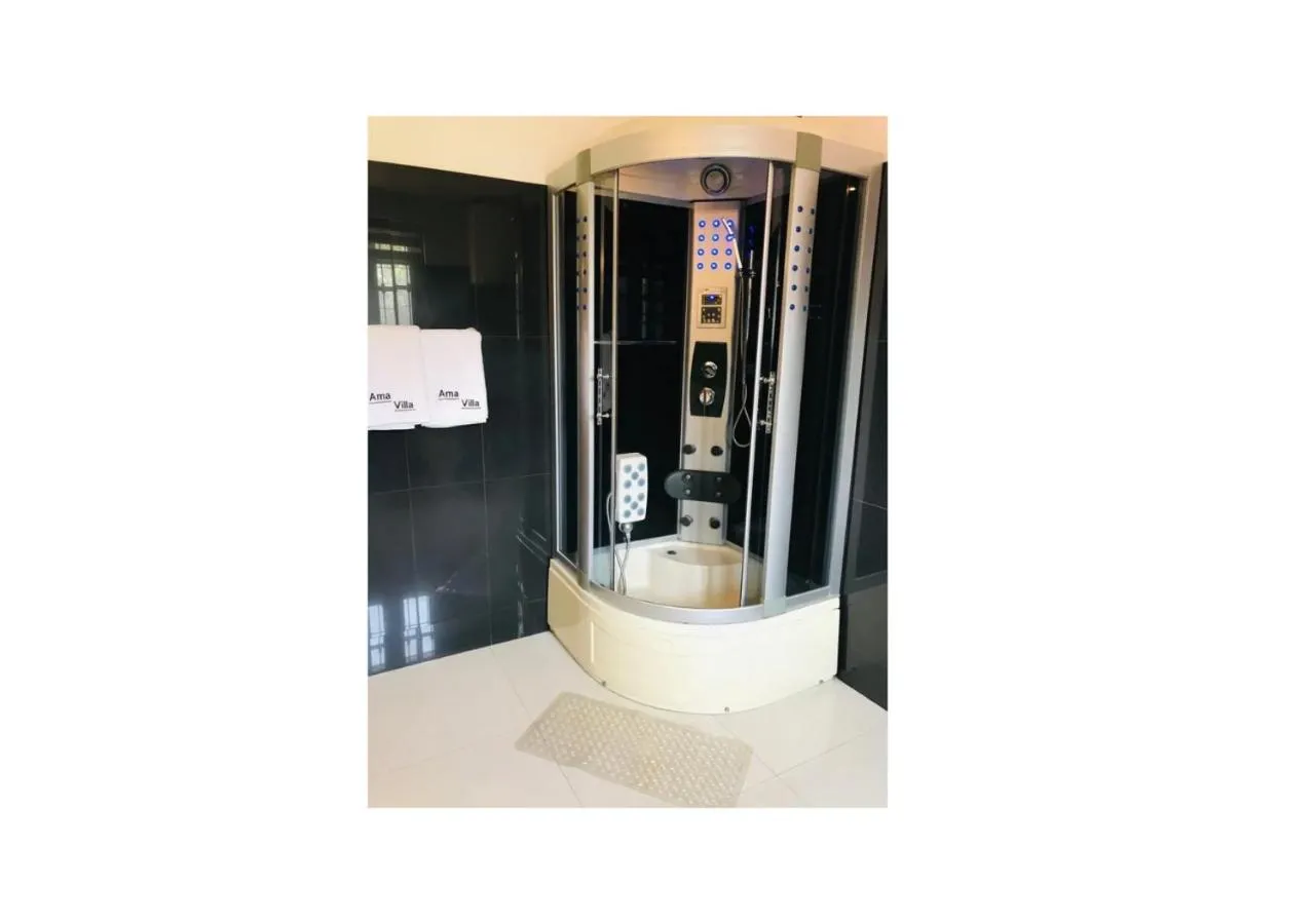 Shower in Ama Villa Negombo