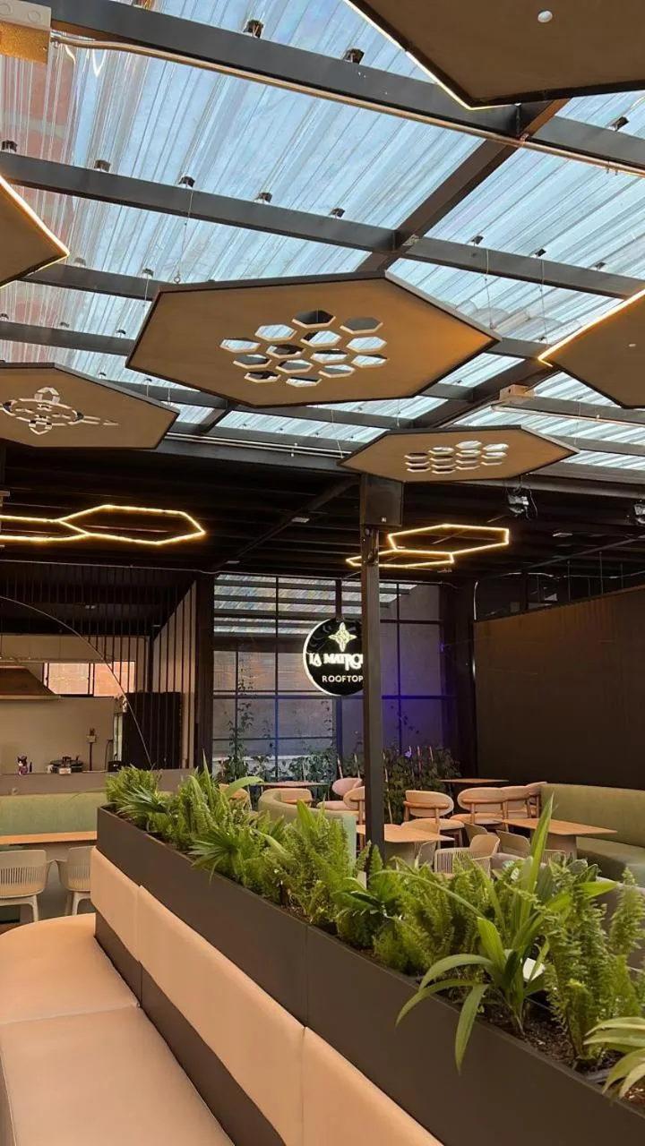 Restaurant/places to eat in Hotel 45 Park