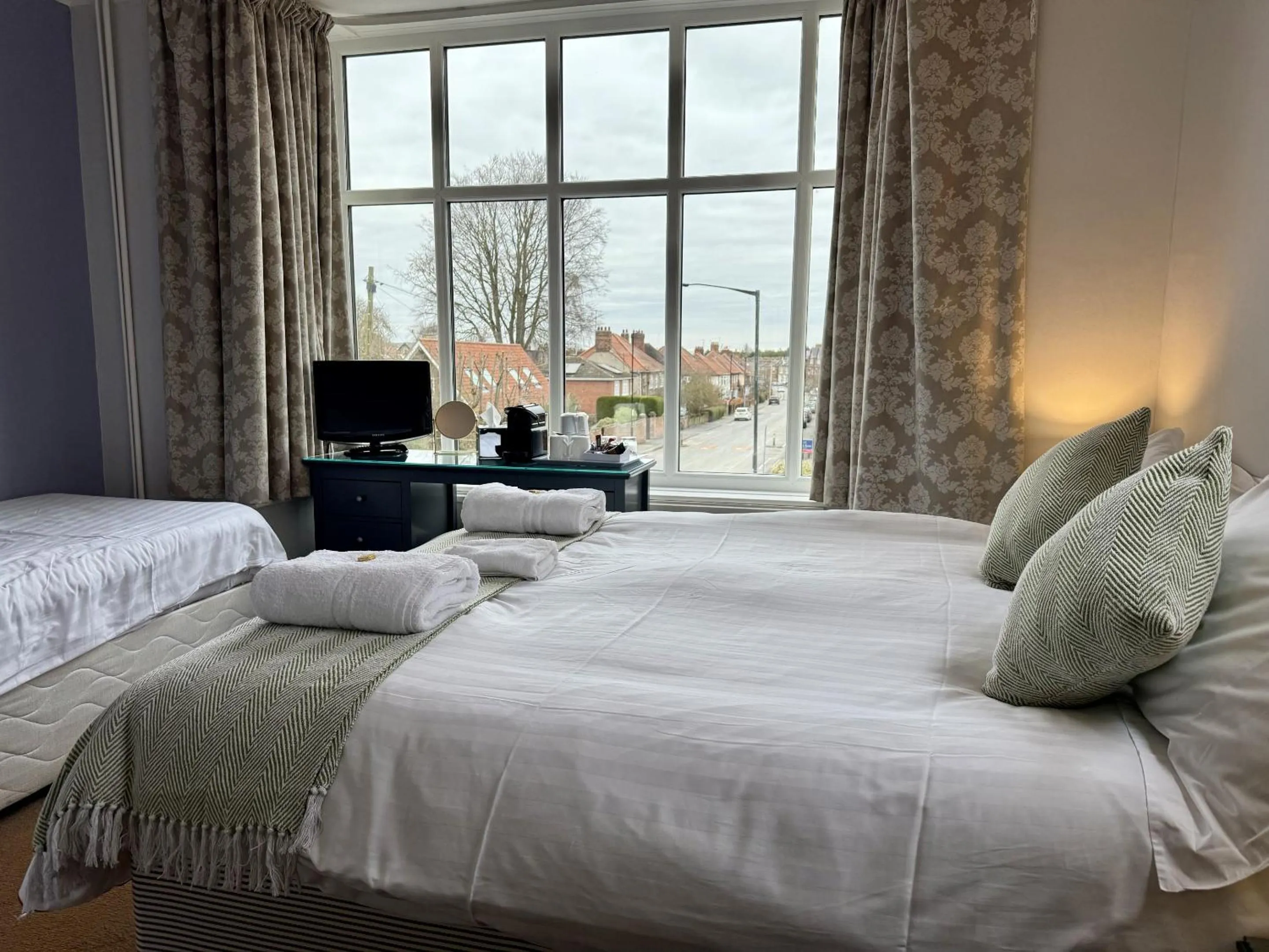 Bedroom, Bed in The Crescent Guest House