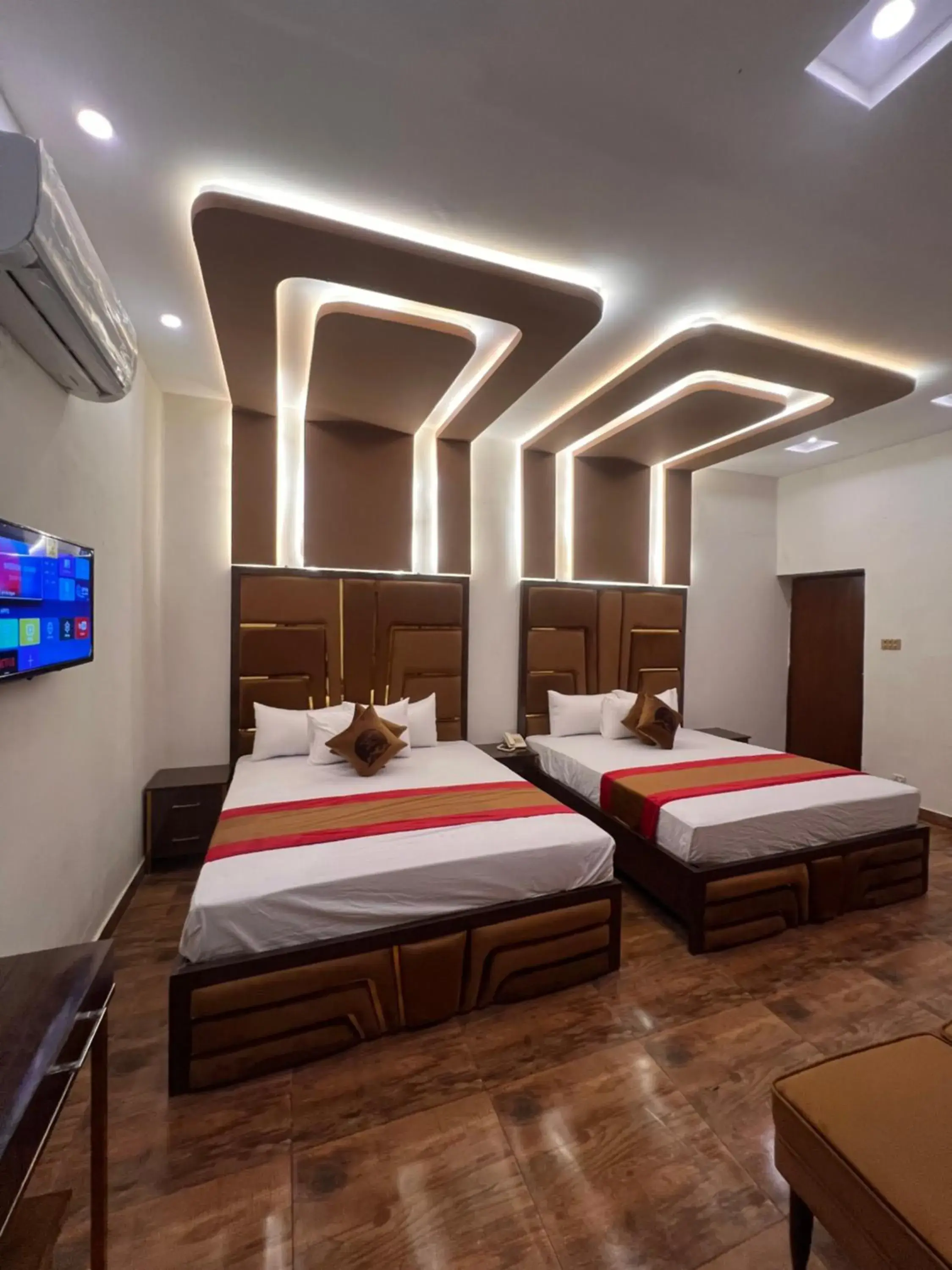 Superior Queen Room with Two Queen Beds in Gulberg Inn Hotel Lahore Superior Queen Room with Two Queen Beds in Gulberg Inn Hotel Lahore