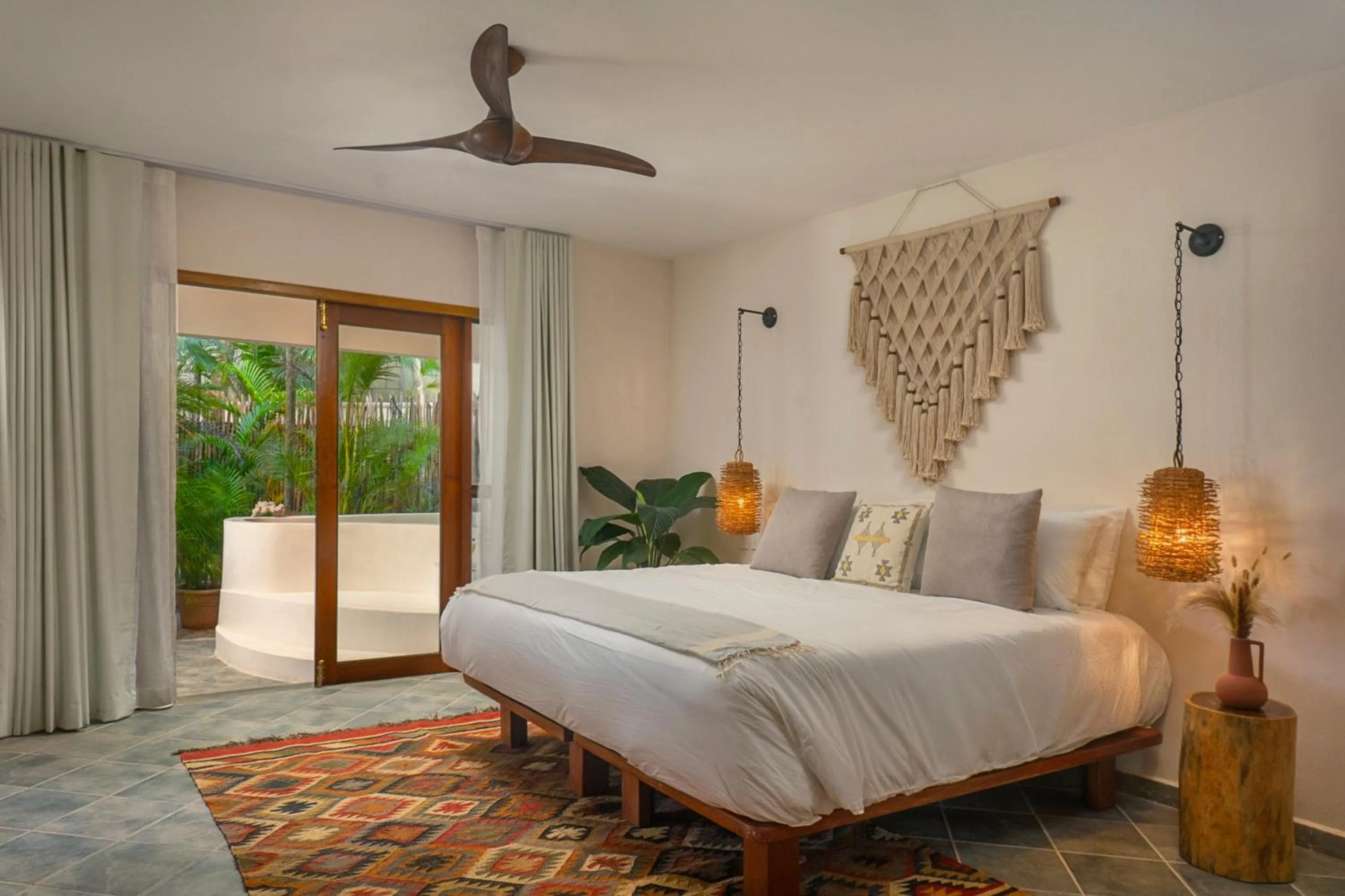 Photo of the whole room, Bed in Mantaray Tulum