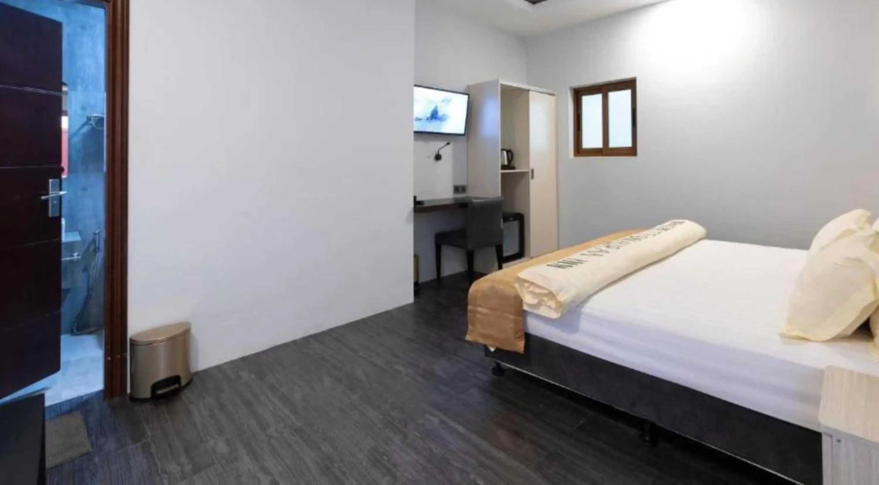Bed in Dhiffushi Tourist Hotel