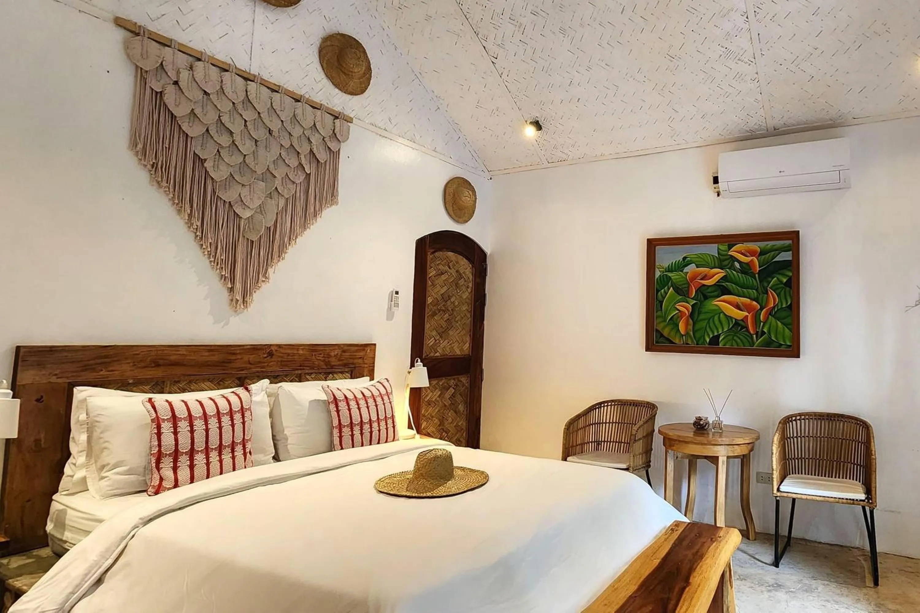 Bed in Sirom Beach House