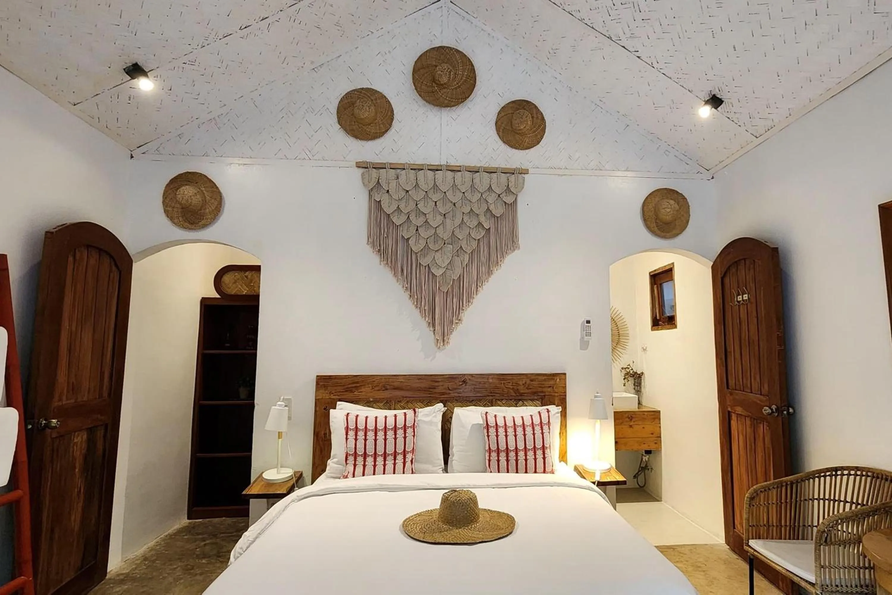 Bedroom, Bed in Sirom Beach House