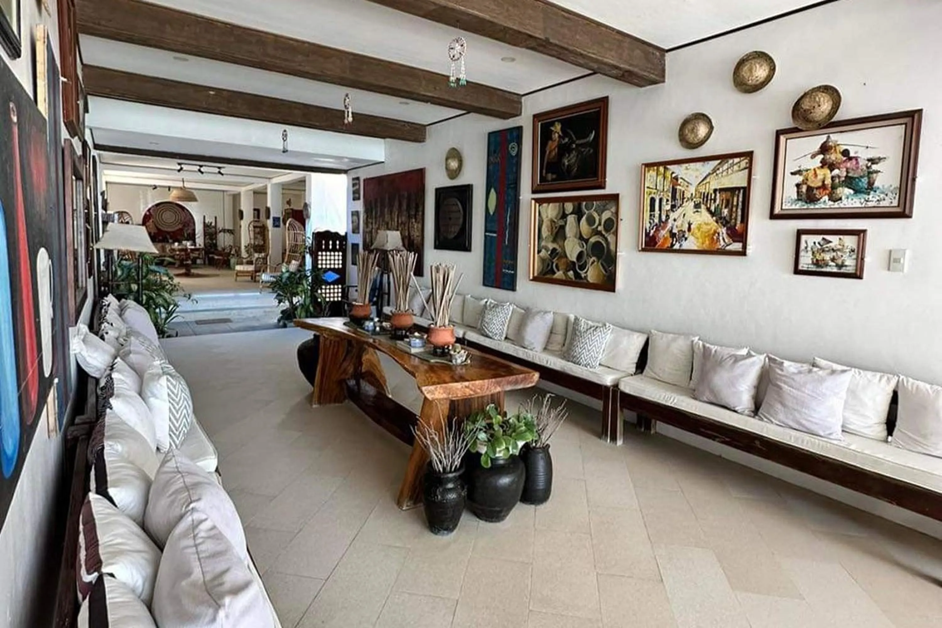 Lobby or reception in Sirom Beach House