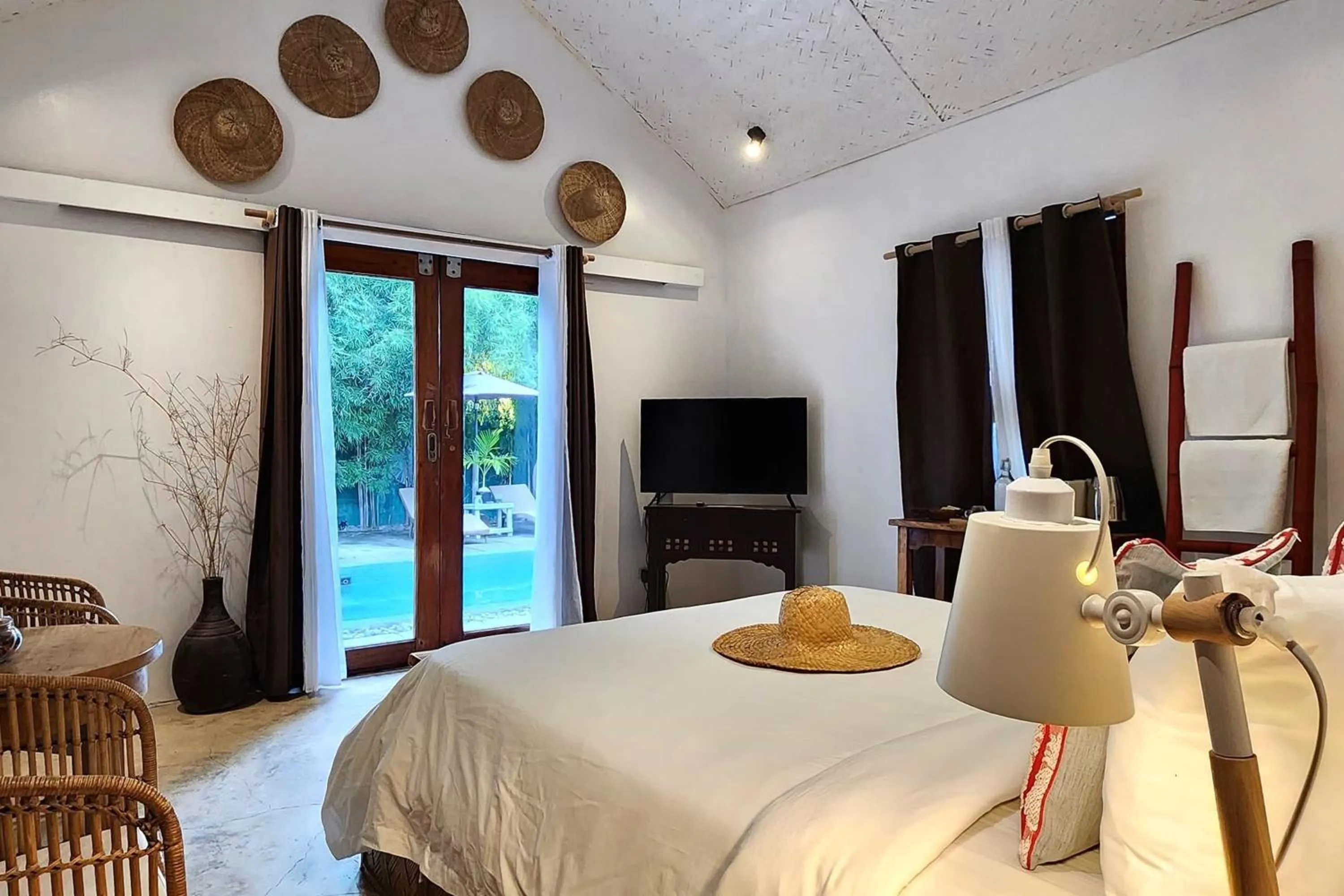 Bedroom, Bed in Sirom Beach House