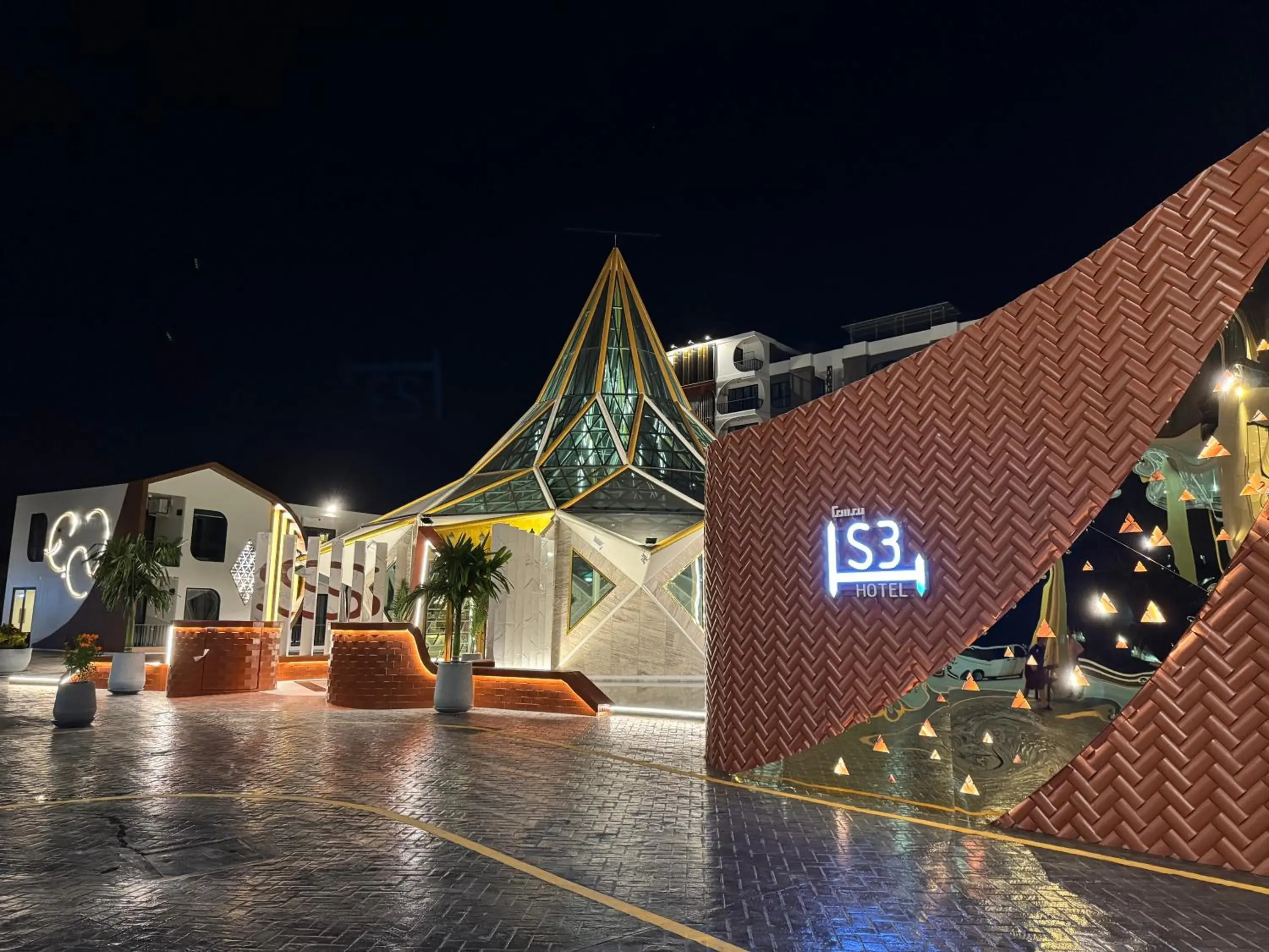 Property building in S3 Ayutthaya Hotel Property building in S3 Ayutthaya Hotel