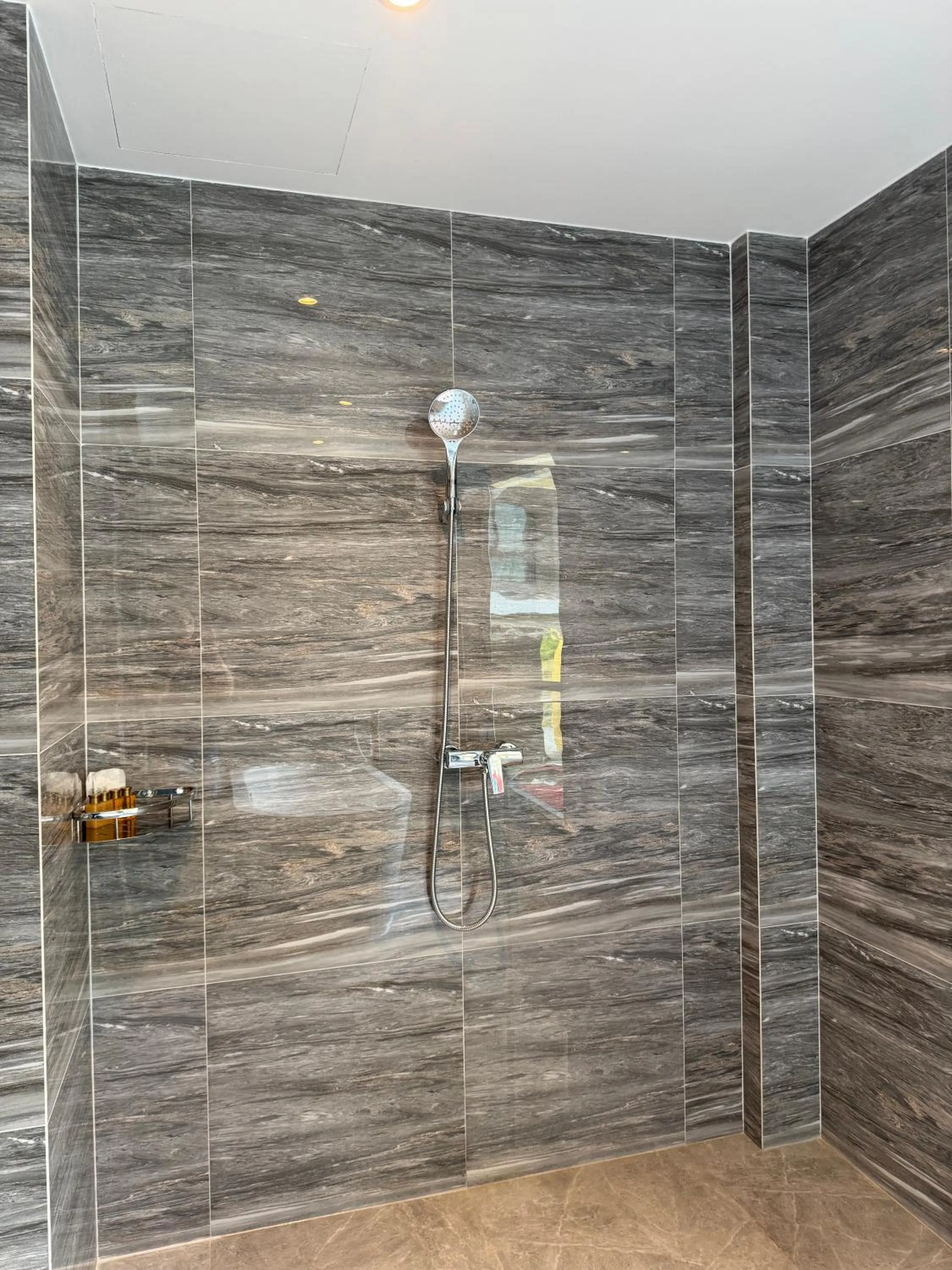 Shower in S3 Ayutthaya Hotel