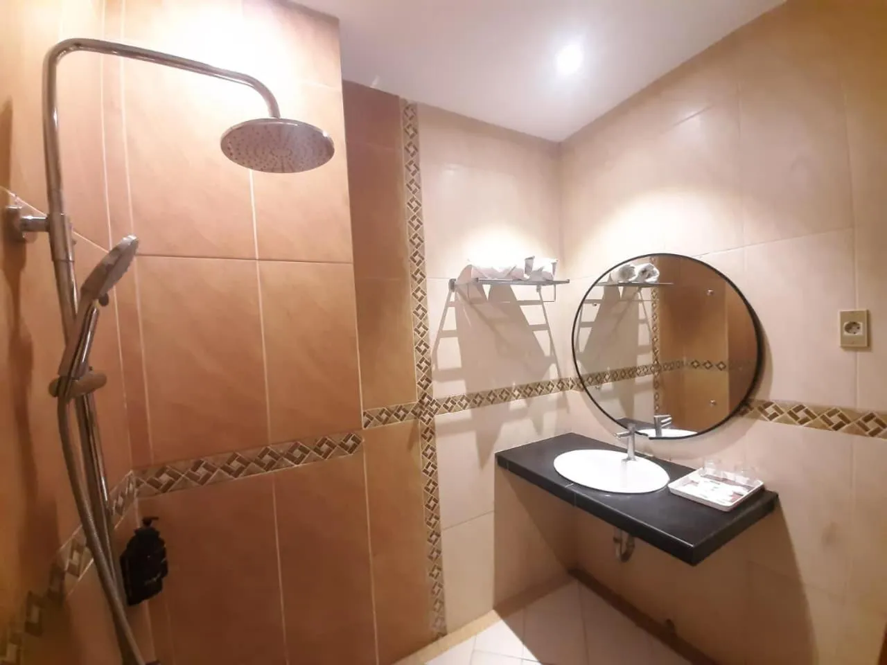 Bathroom in Parkside Meuligoe Hotel