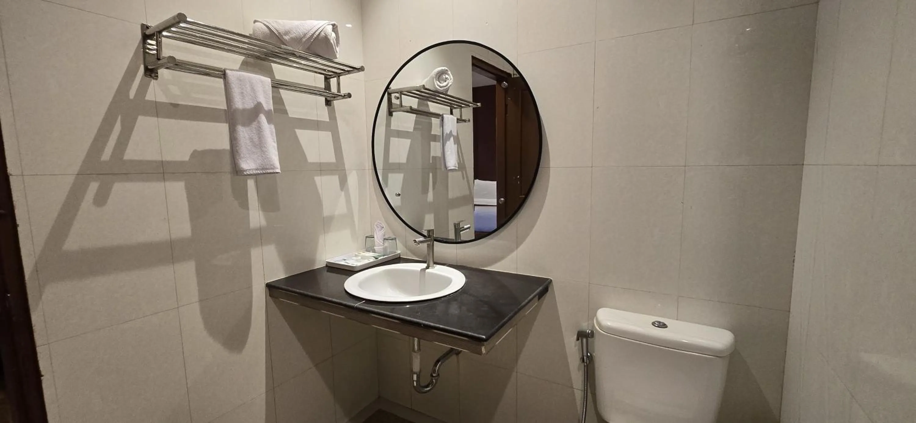 Bathroom in Parkside Meuligoe Hotel