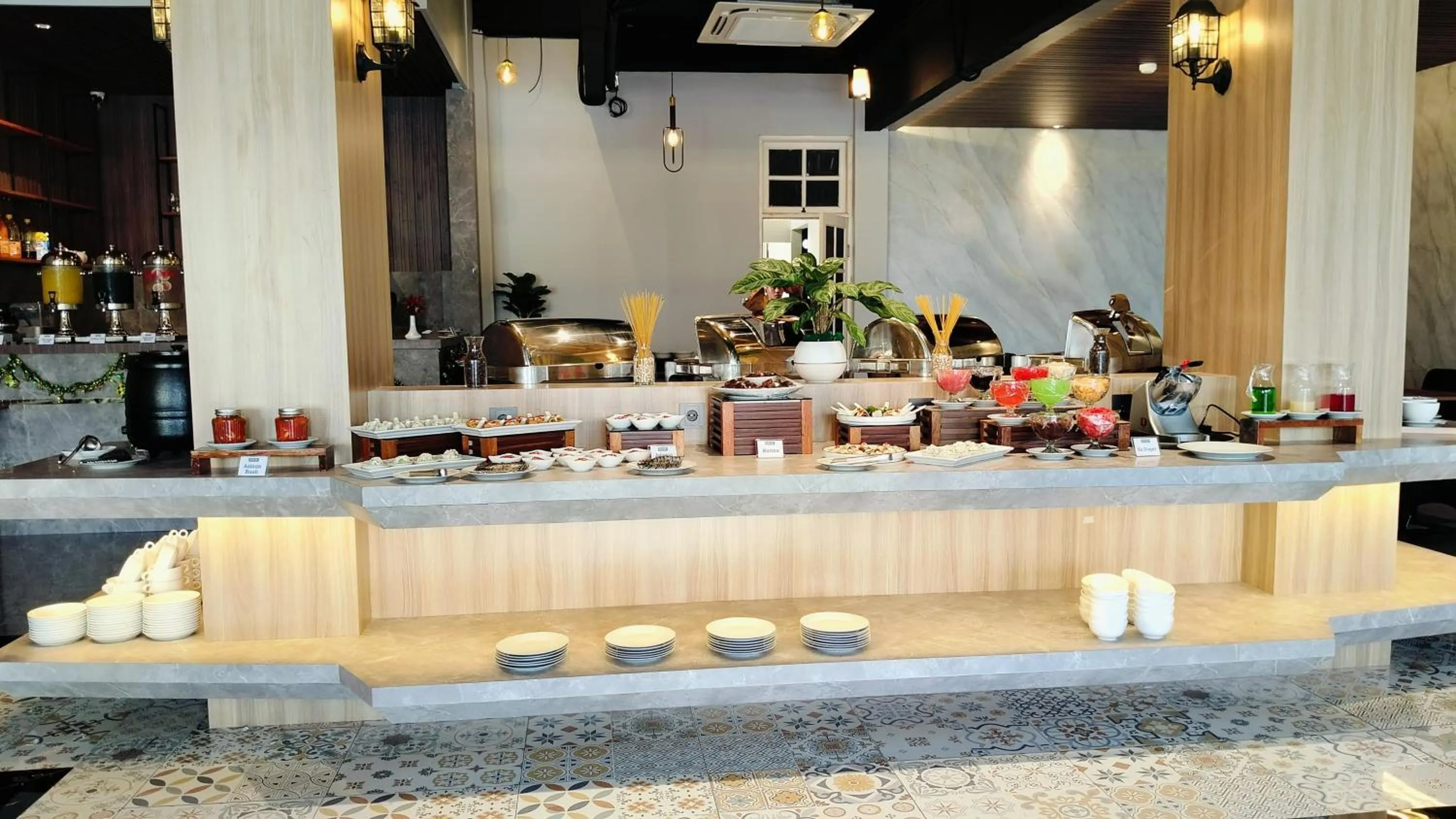 Restaurant/places to eat in Parkside Meuligoe Hotel