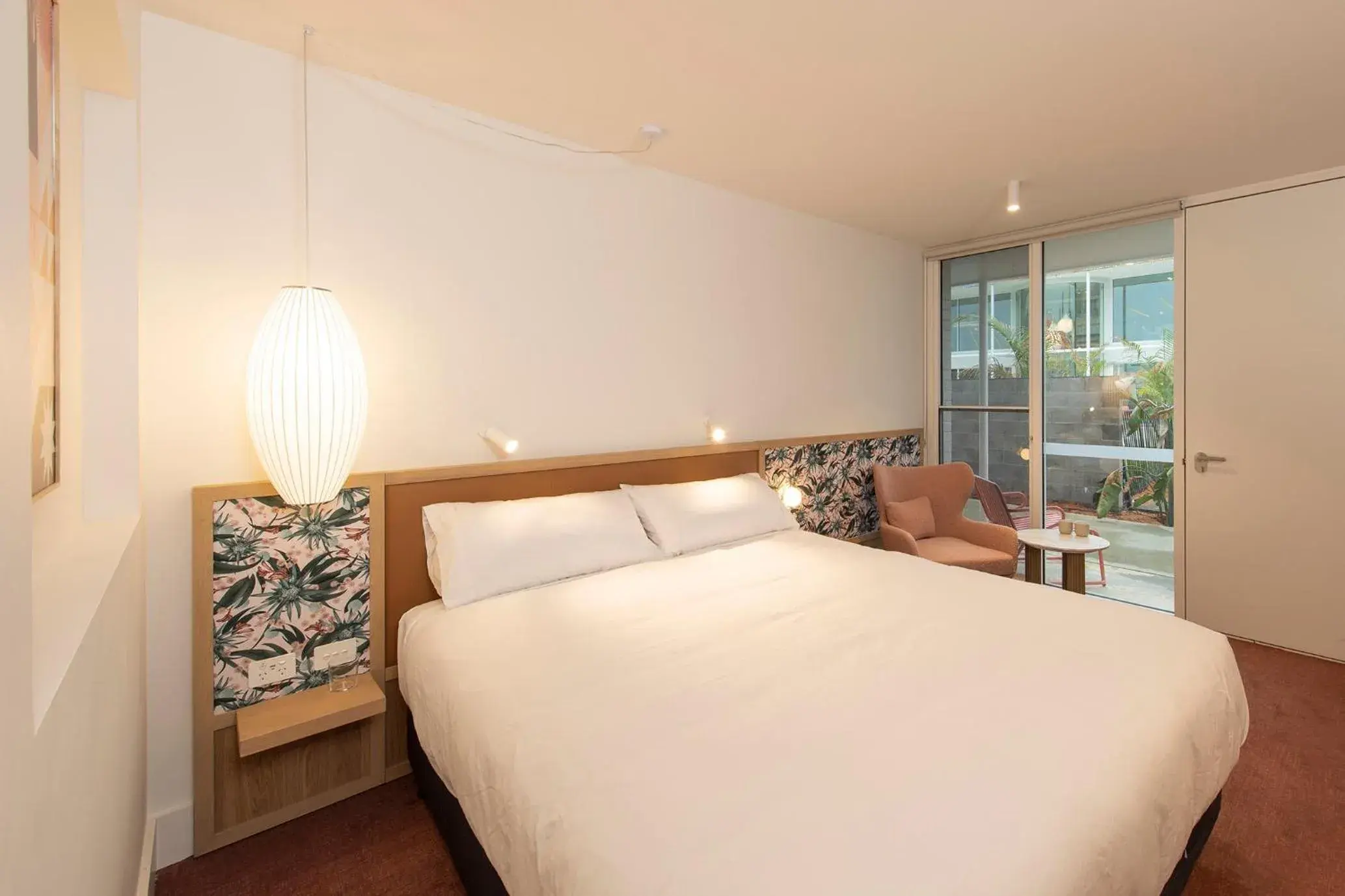 King Room with Free Parking, Wifi, Welcome Drink and Mini-bar in Kar-Rama Hotel King Room with Free Parking, Wifi, Welcome Drink and Mini-bar in Kar-Rama Hotel