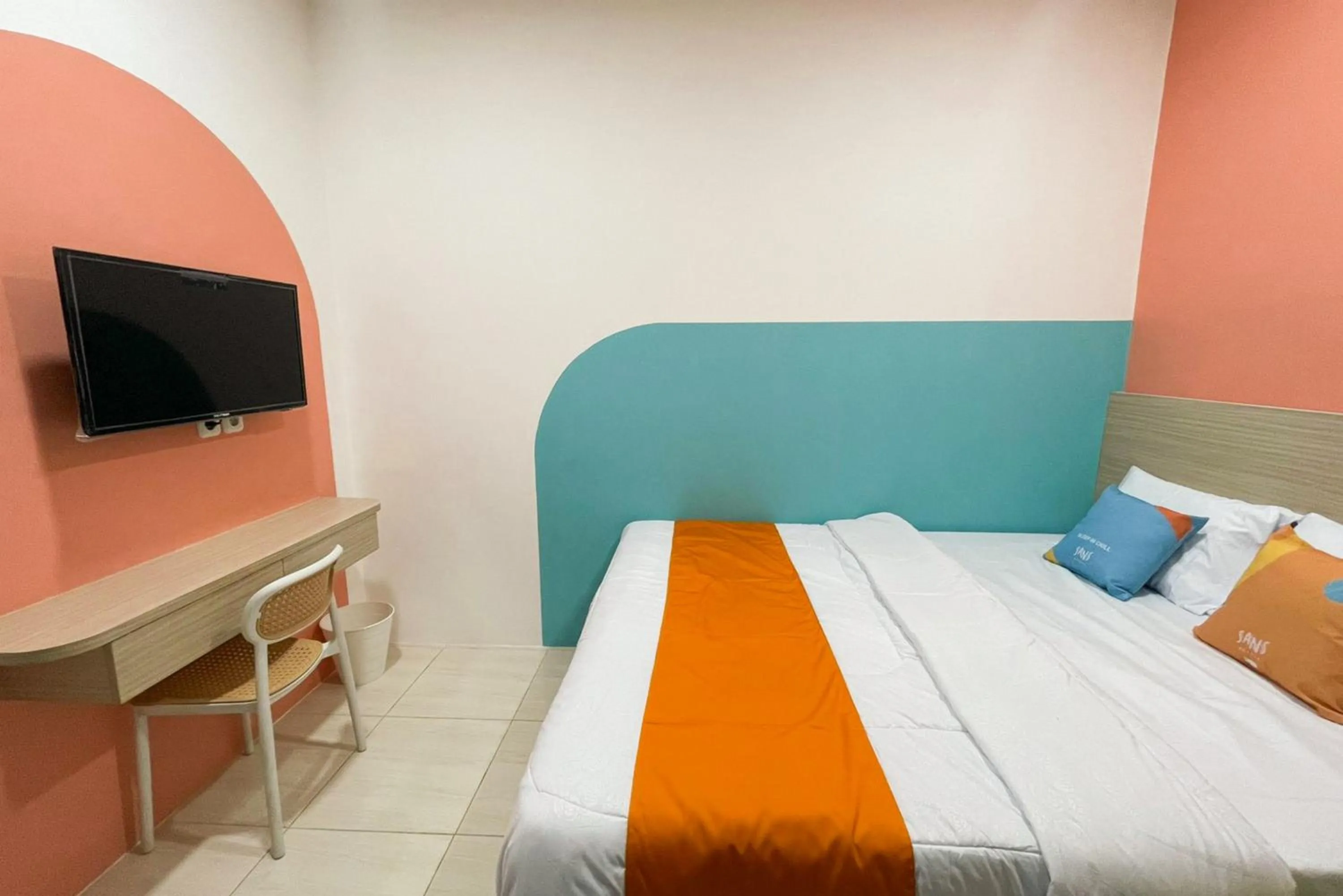 Bedroom, Bed in Sans Hotel Cengkareng