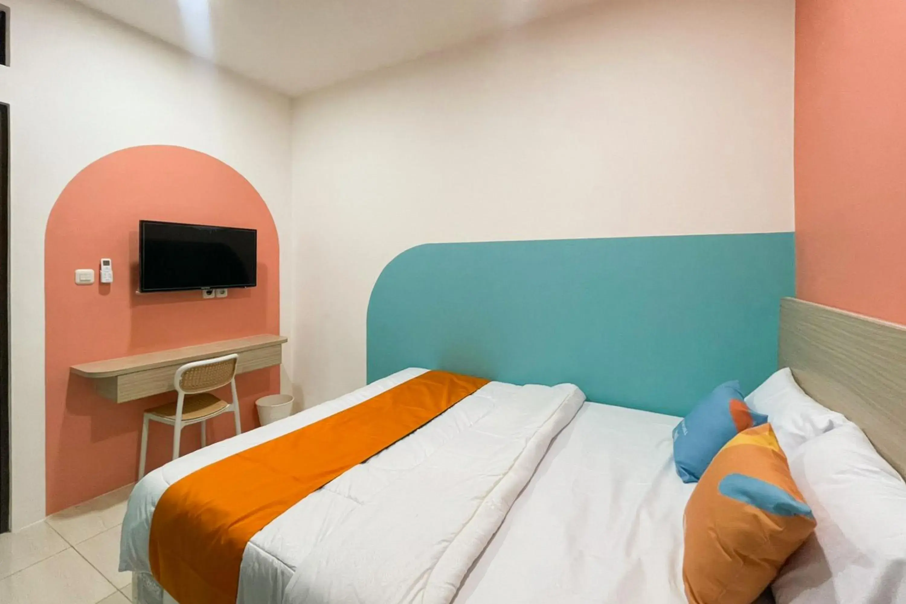 Bedroom, Bed in Sans Hotel Cengkareng Bedroom, Bed in Sans Hotel Cengkareng