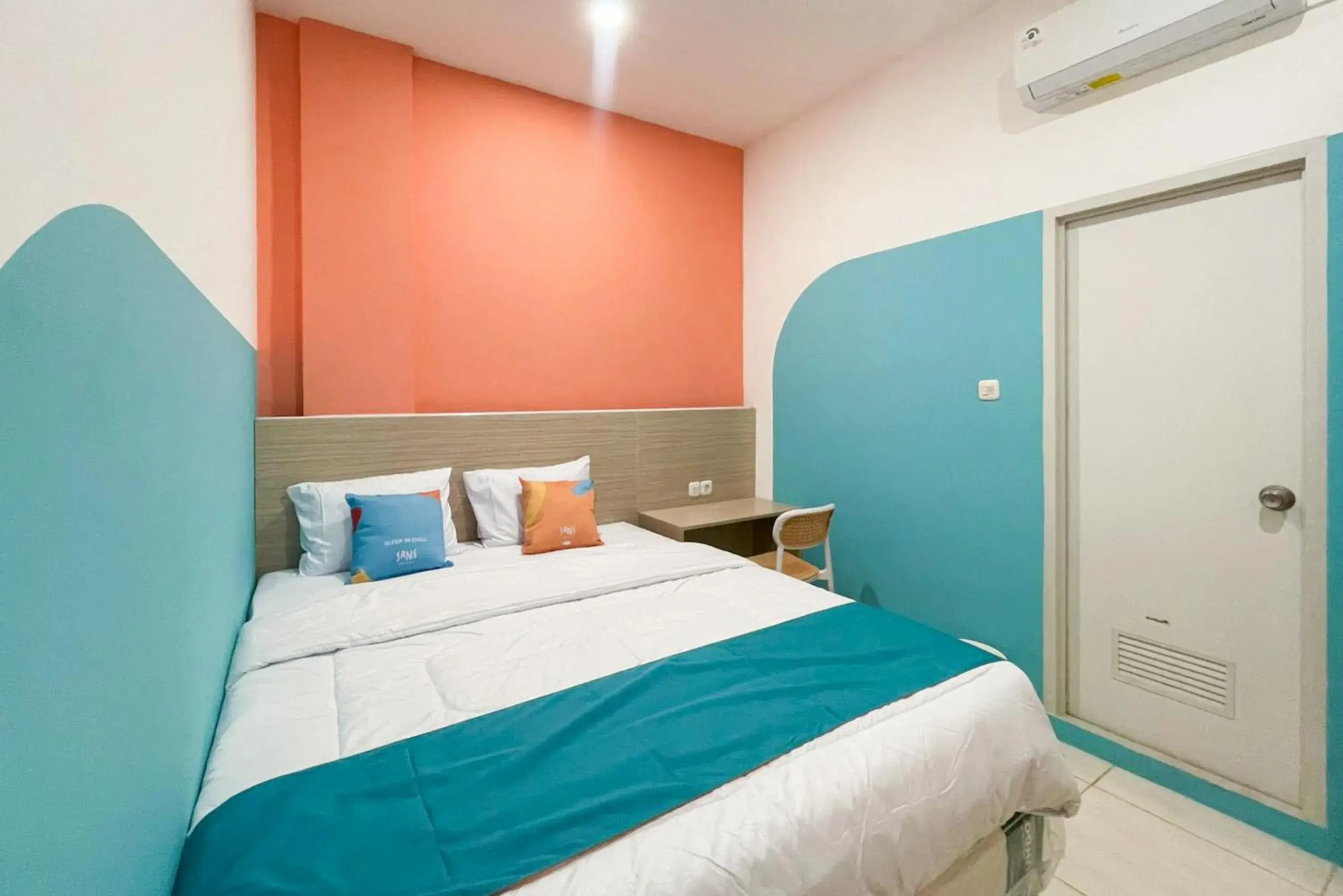 Bedroom, Bed in Sans Hotel Cengkareng Bedroom, Bed in Sans Hotel Cengkareng