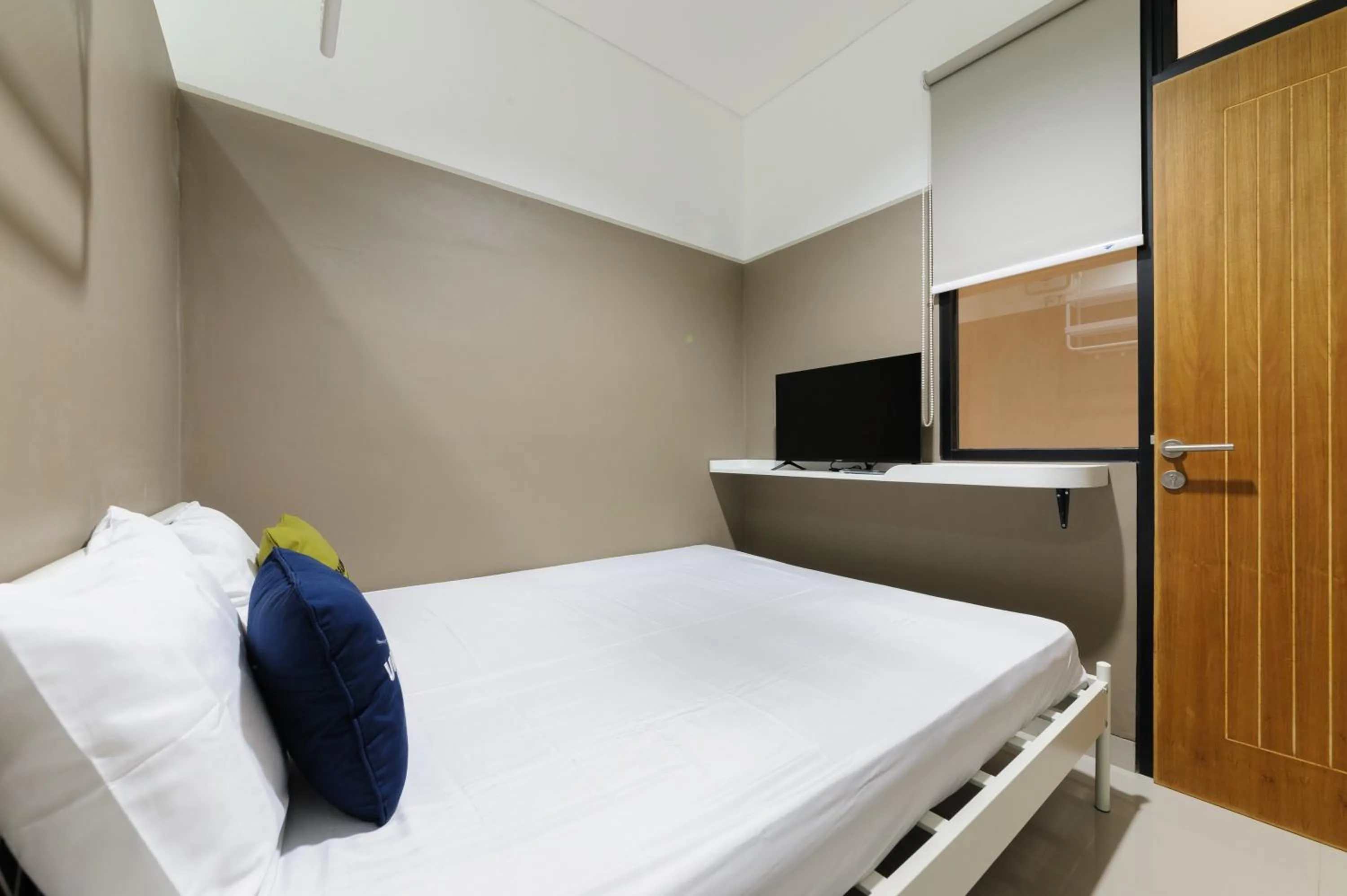 Bedroom, Bed in Urbanview Syariah Kost D33 Hutan Kota Srengseng