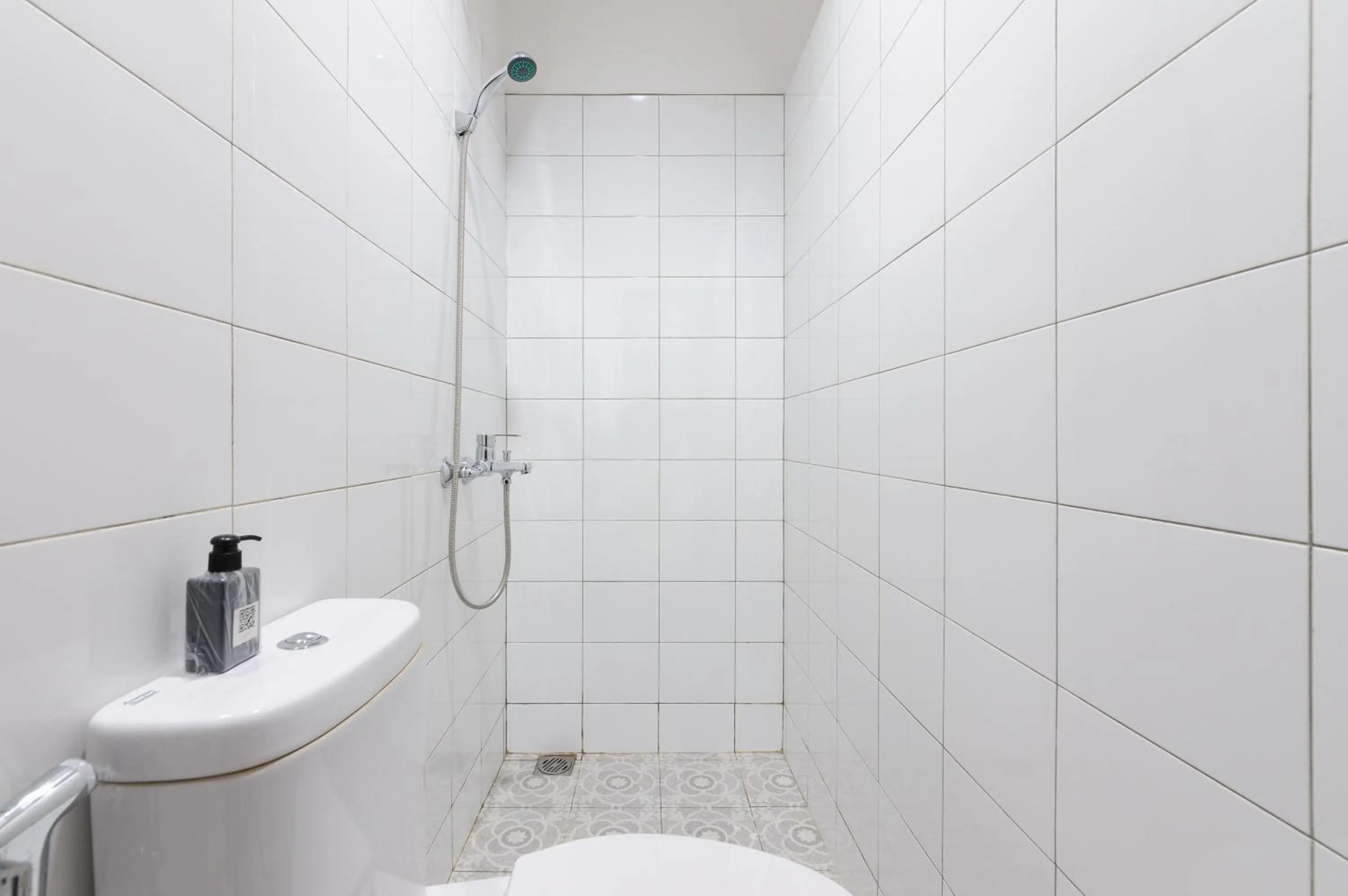 Bathroom in Urbanview Syariah Kost D33 Hutan Kota Srengseng