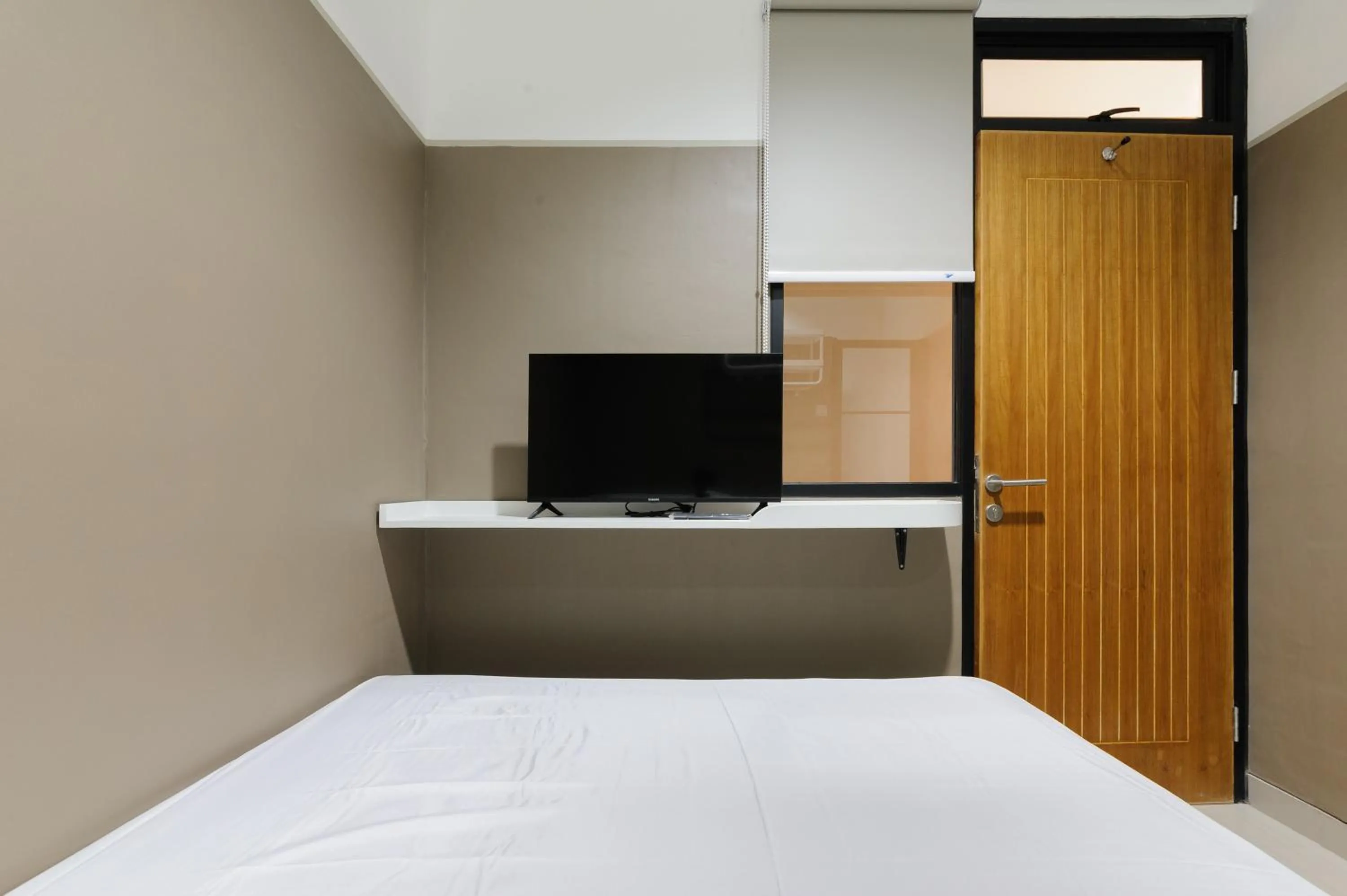 Bedroom, Bed in Urbanview Syariah Kost D33 Hutan Kota Srengseng