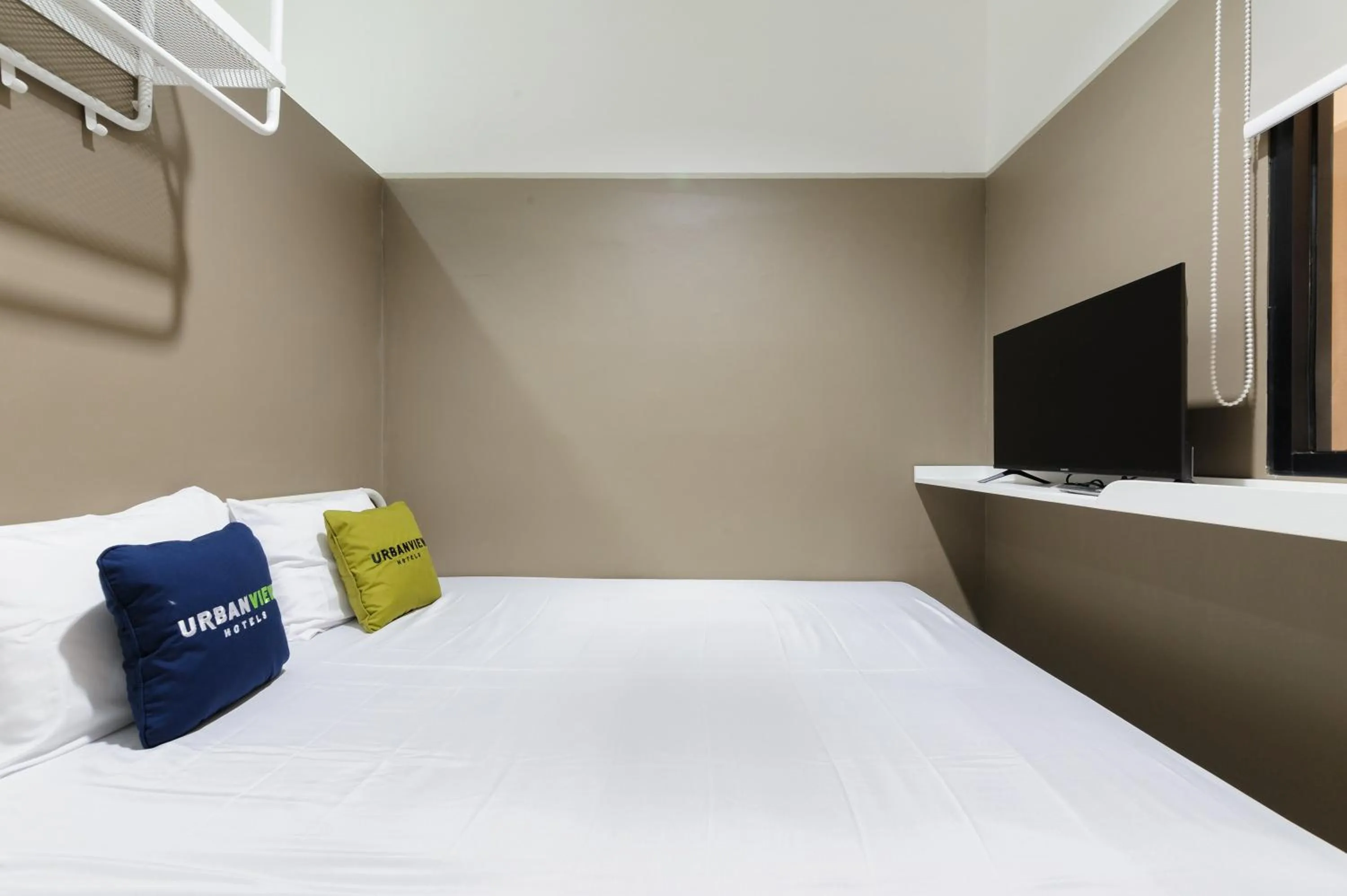 Bedroom, Bed in Urbanview Syariah Kost D33 Hutan Kota Srengseng