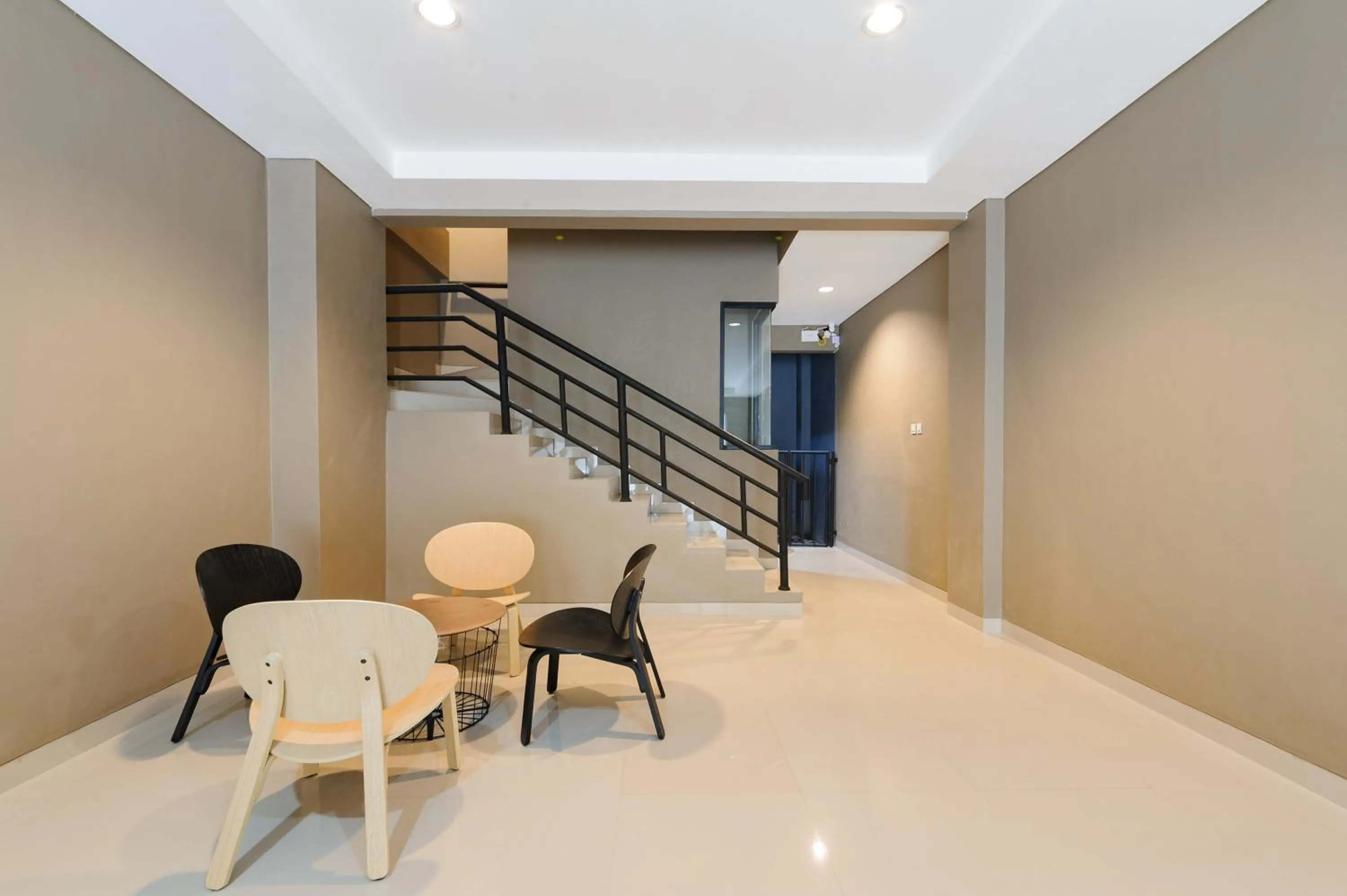 Seating area in Urbanview Syariah Kost D33 Hutan Kota Srengseng