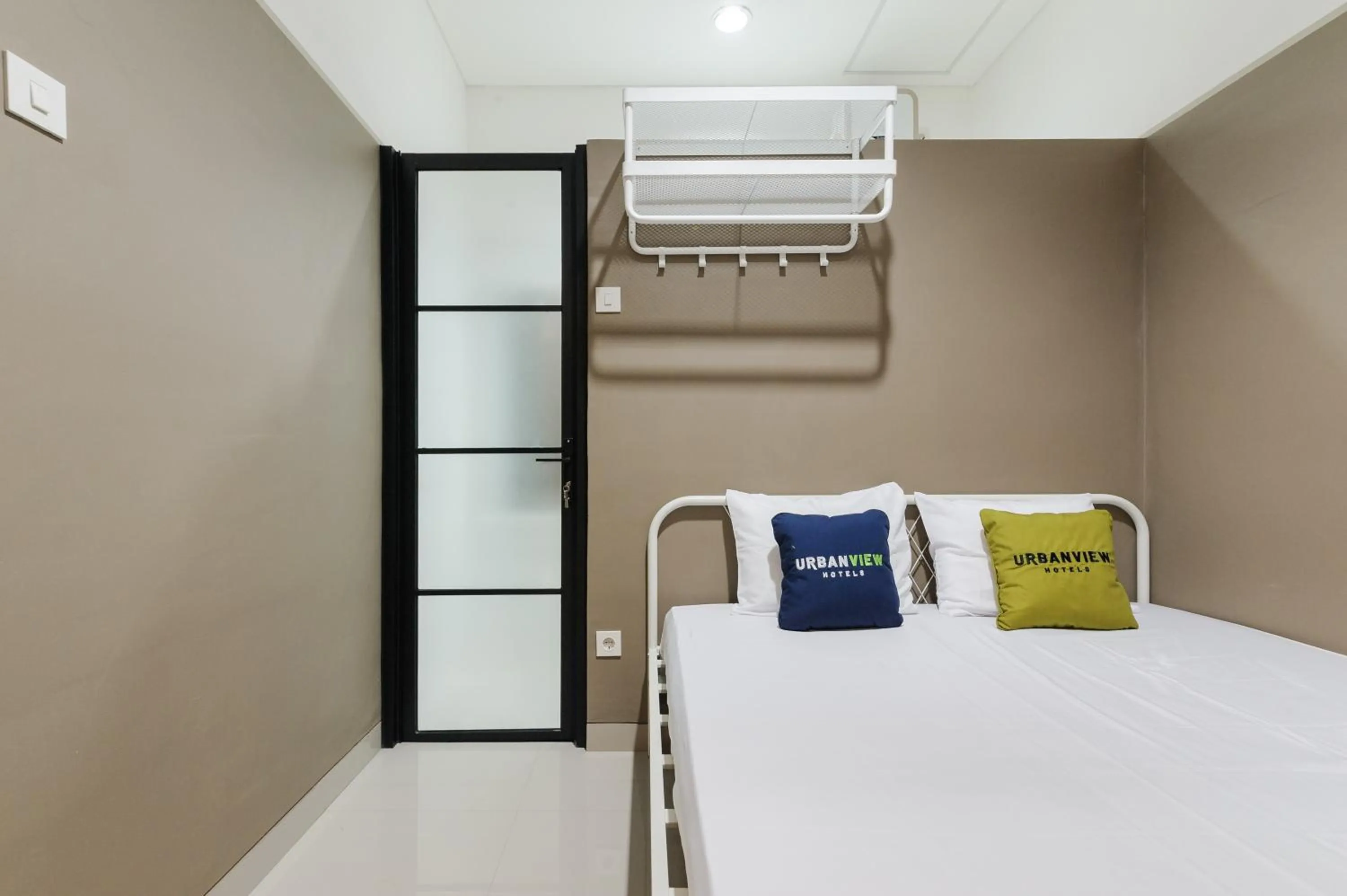 Bedroom, Bed in Urbanview Syariah Kost D33 Hutan Kota Srengseng
