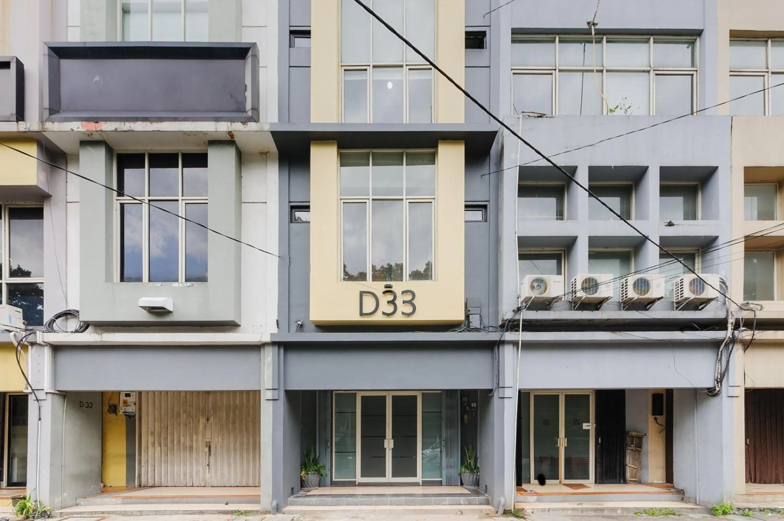 Facade/entrance in Urbanview Syariah Kost D33 Hutan Kota Srengseng